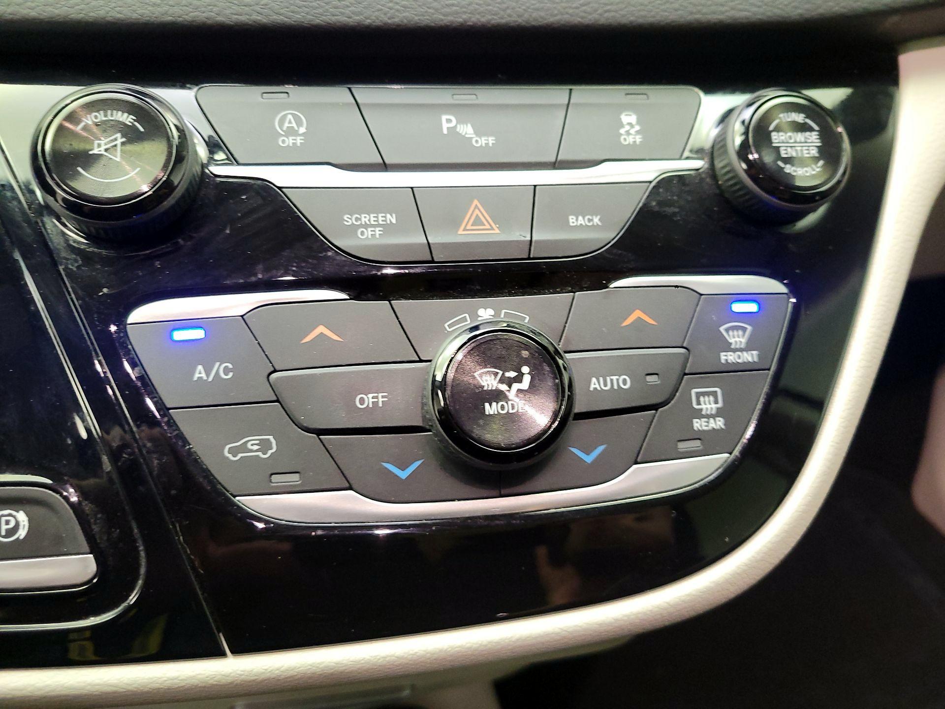 Thumbnail: 2017 Chrysler Pacifica - 17