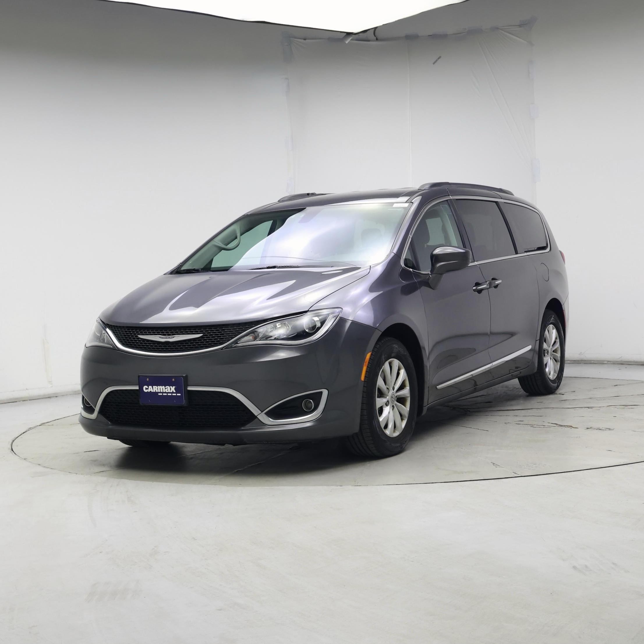 Thumbnail: 2017 Chrysler Pacifica - 4