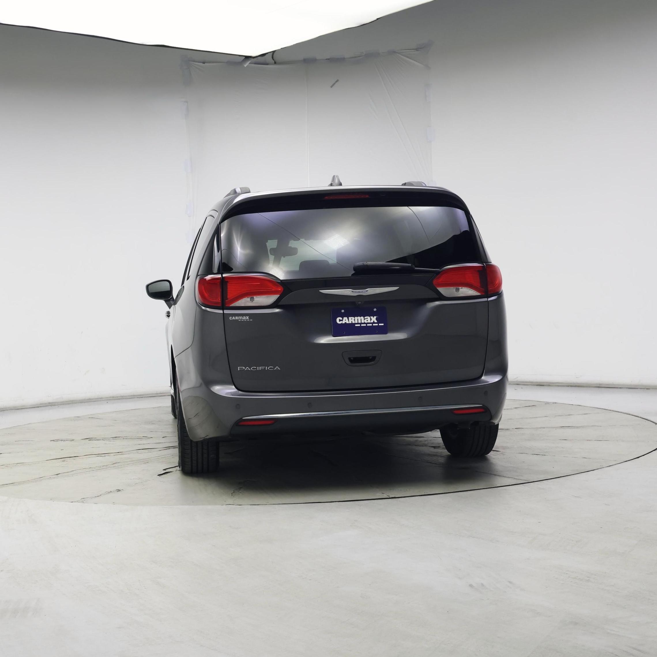 Thumbnail: 2017 Chrysler Pacifica - 6