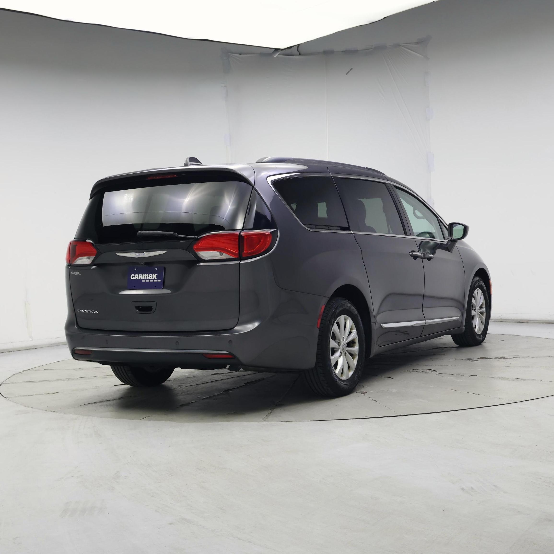 Thumbnail: 2017 Chrysler Pacifica - 8