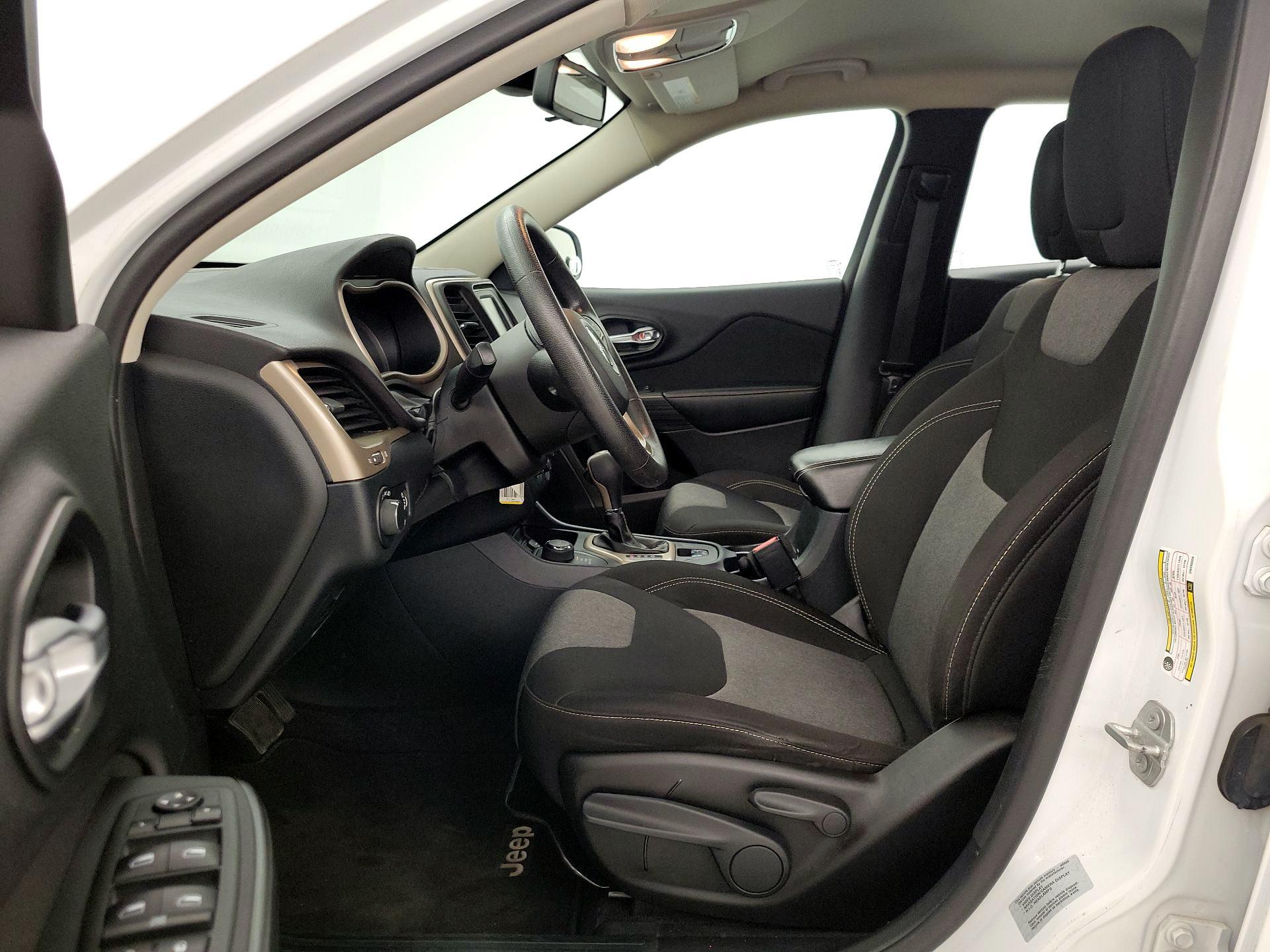 Thumbnail: 2016 Jeep Cherokee - 11