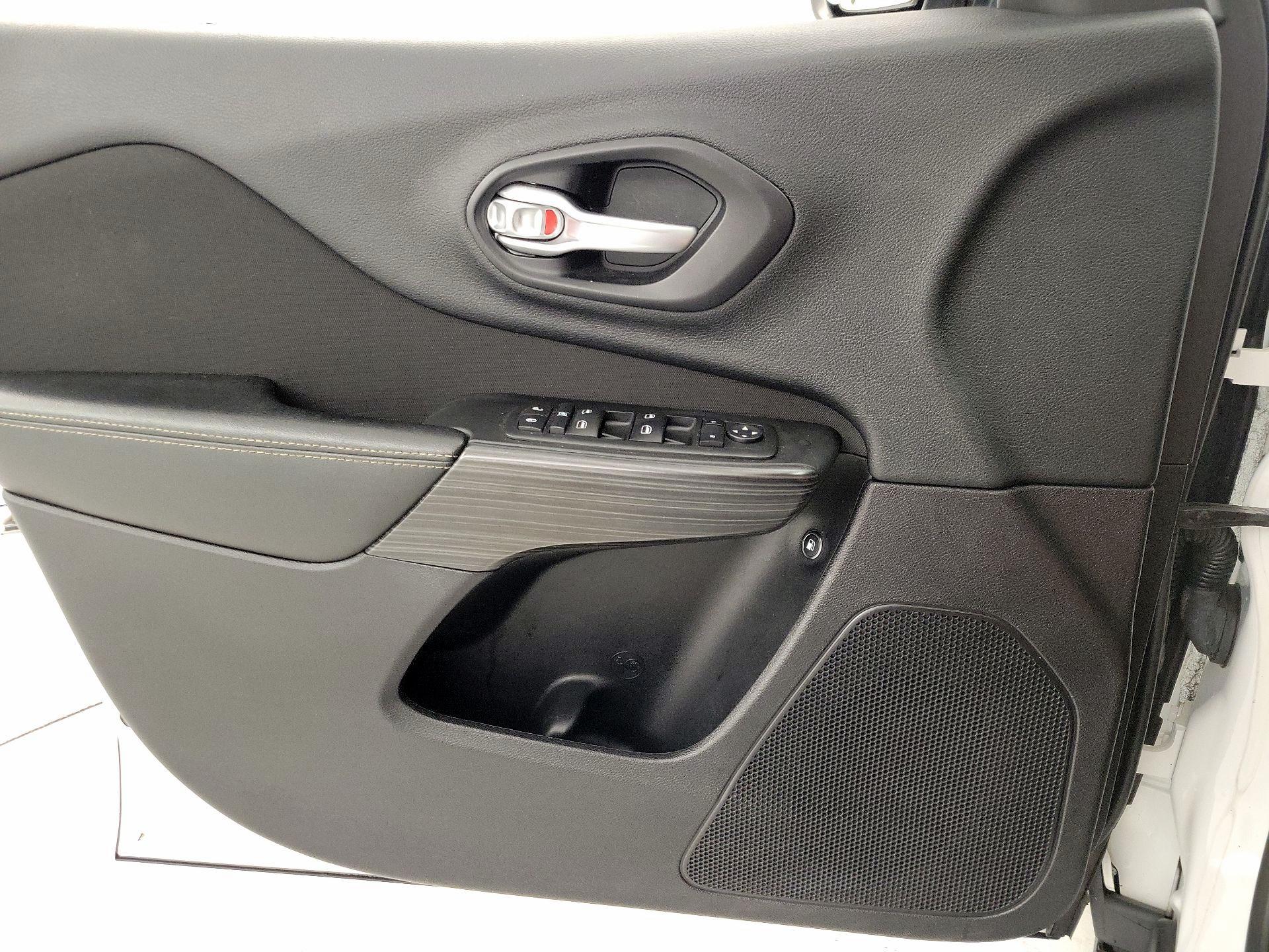 Thumbnail: 2016 Jeep Cherokee - 12