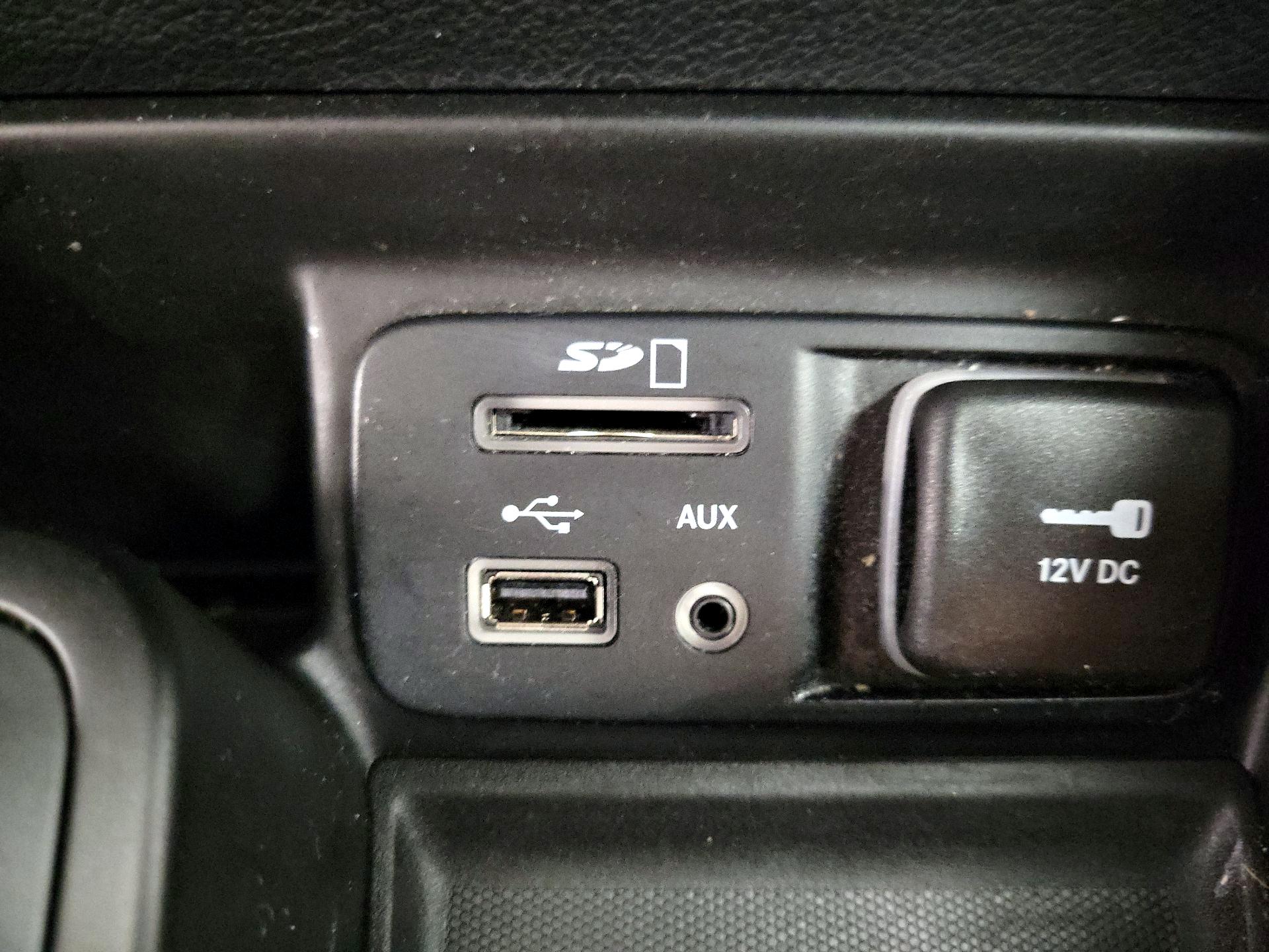 Thumbnail: 2016 Jeep Cherokee - 17