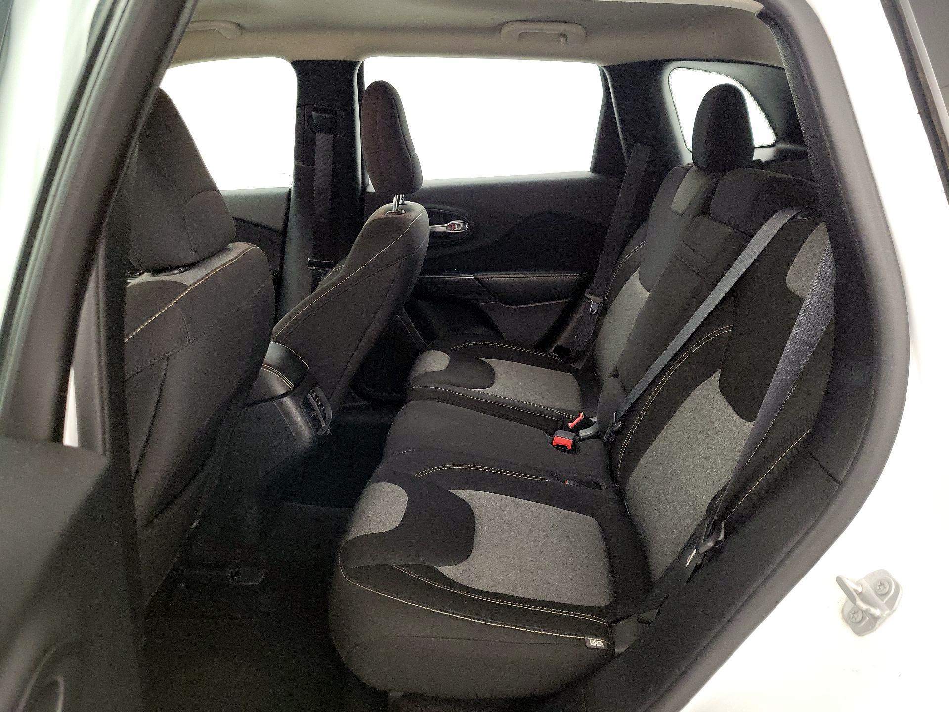 Thumbnail: 2016 Jeep Cherokee - 18