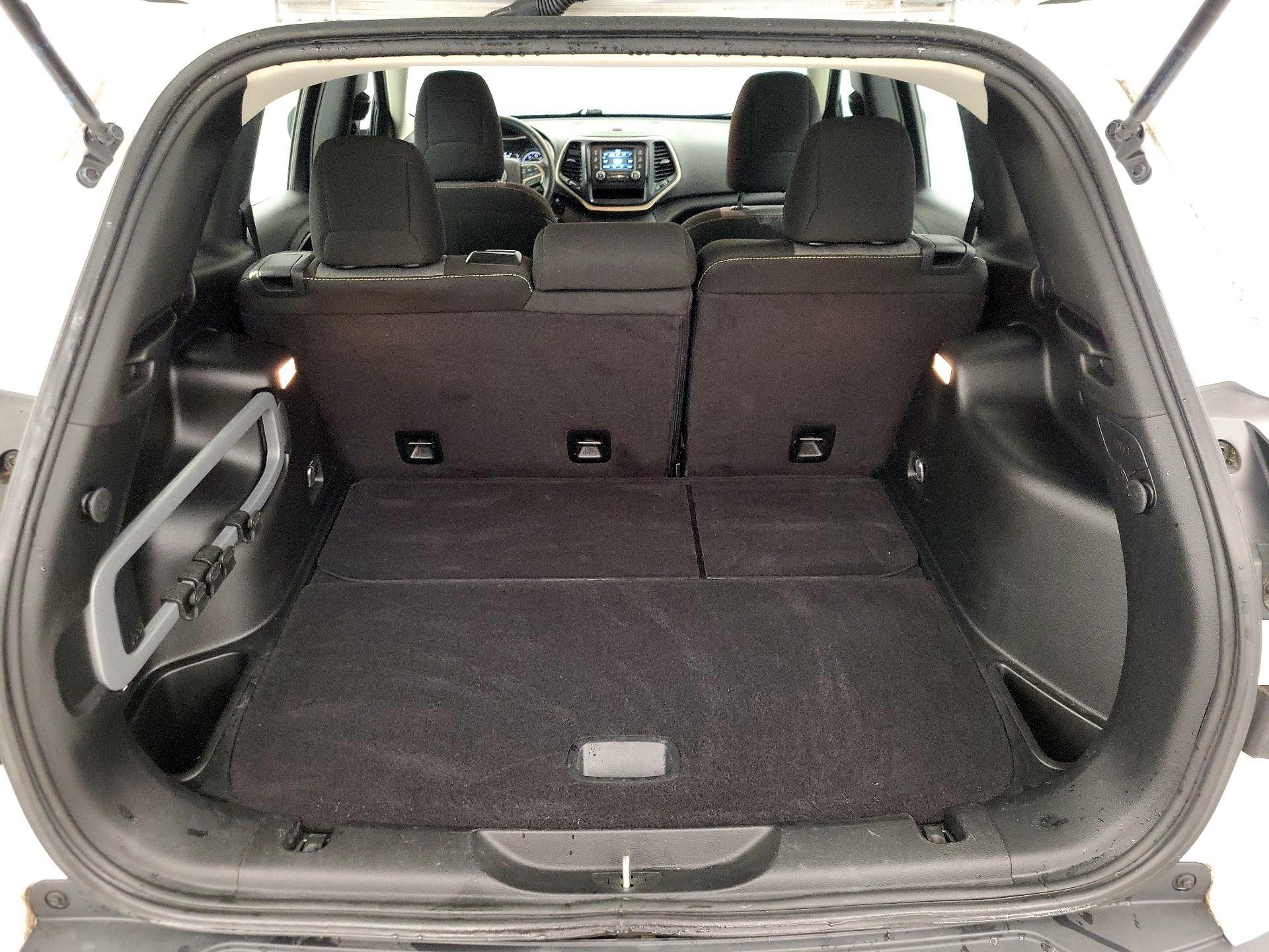 Thumbnail: 2016 Jeep Cherokee - 19