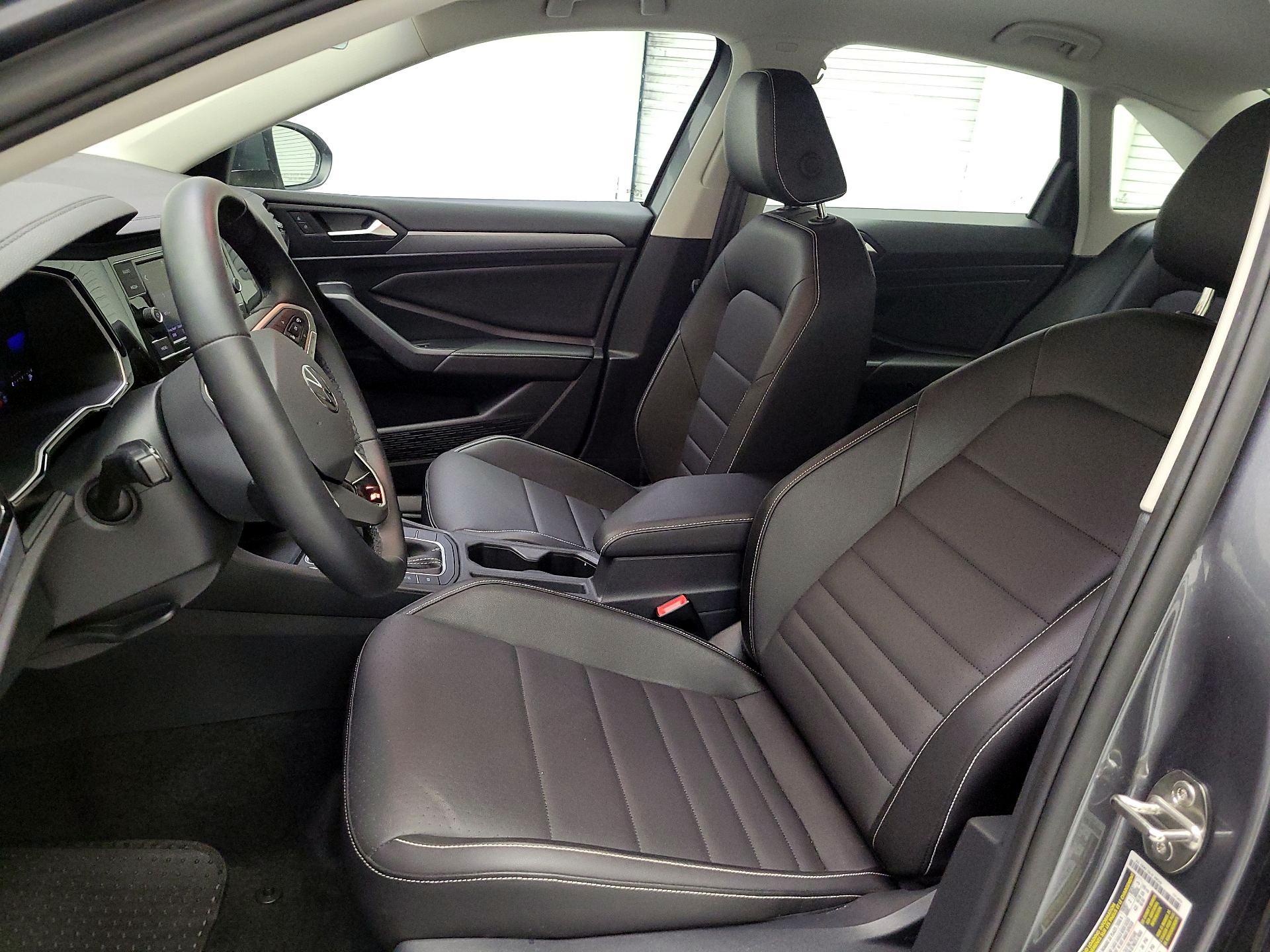 Thumbnail: 2024 Volkswagen Jetta - 9