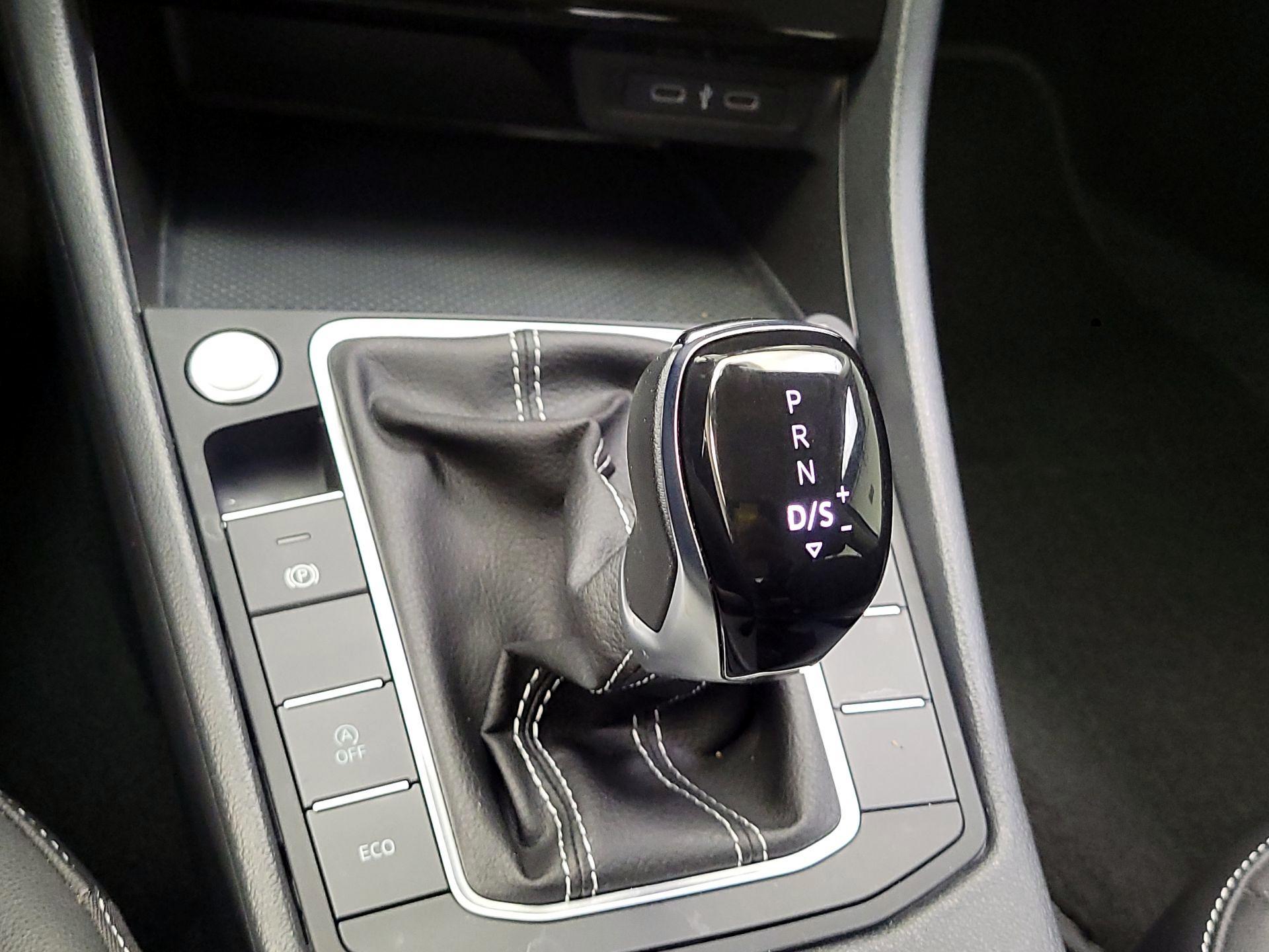 Thumbnail: 2024 Volkswagen Jetta - 15