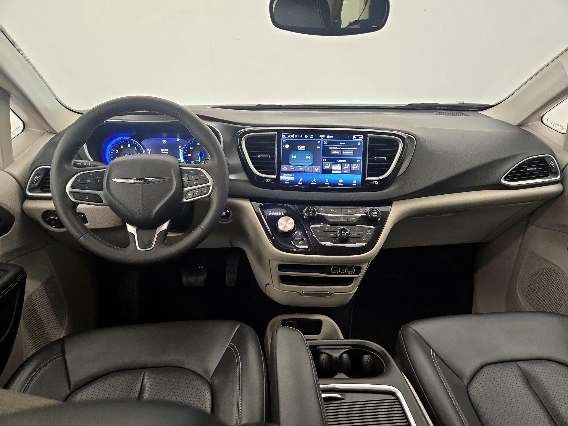 Thumbnail: 2023 Chrysler Pacifica - 9