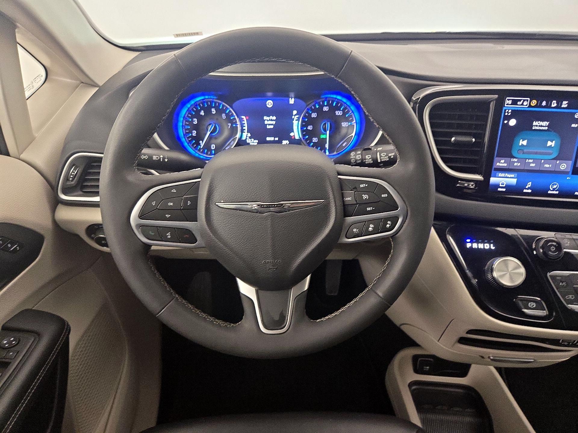 Thumbnail: 2023 Chrysler Pacifica - 10