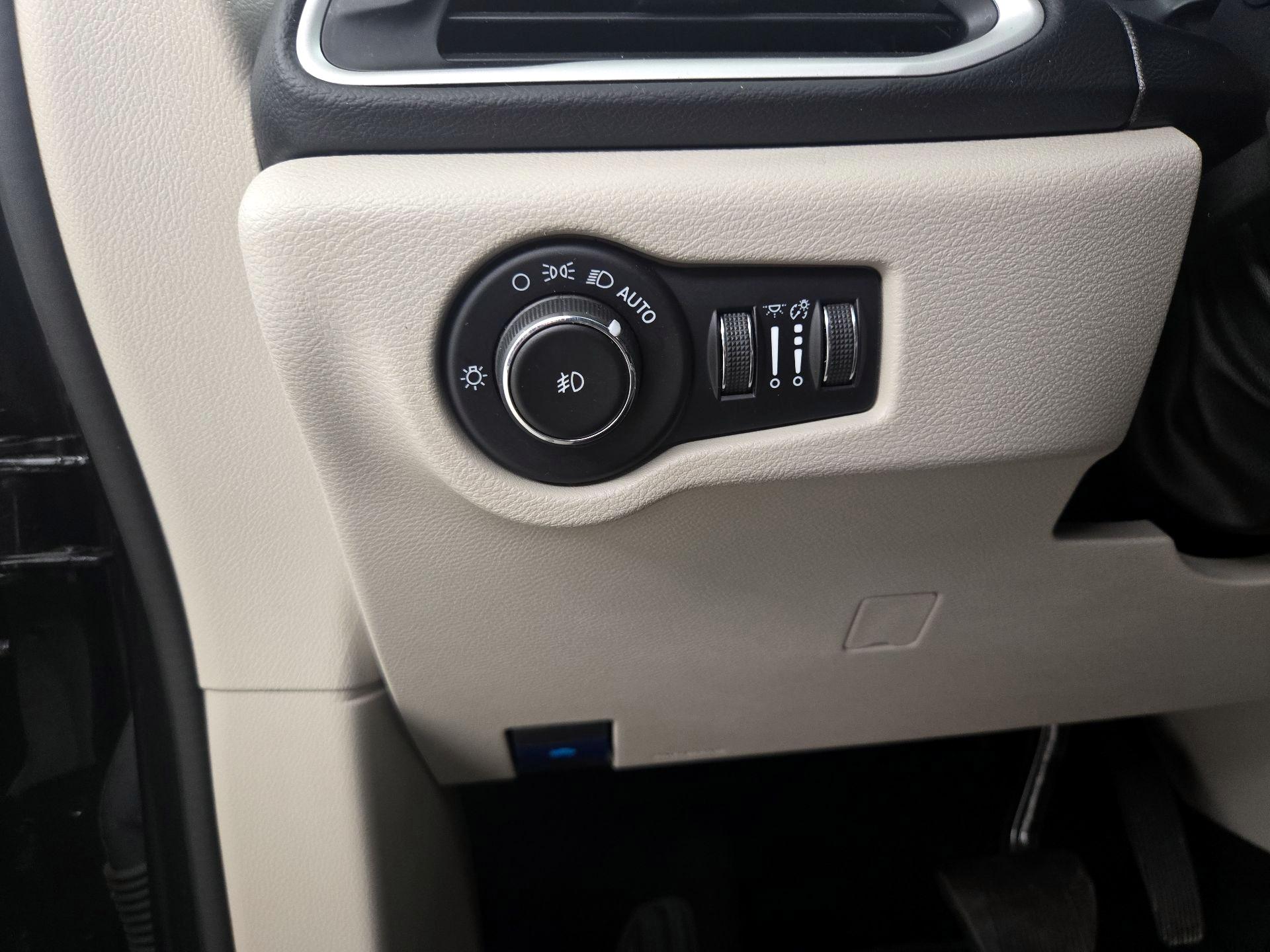 Thumbnail: 2023 Chrysler Pacifica - 13