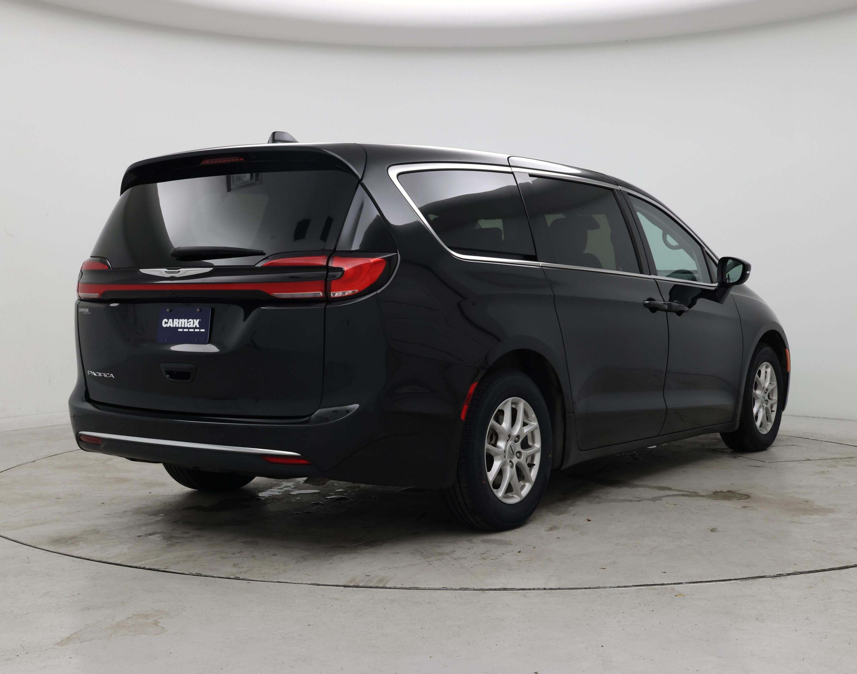 Thumbnail: 2023 Chrysler Pacifica - 8