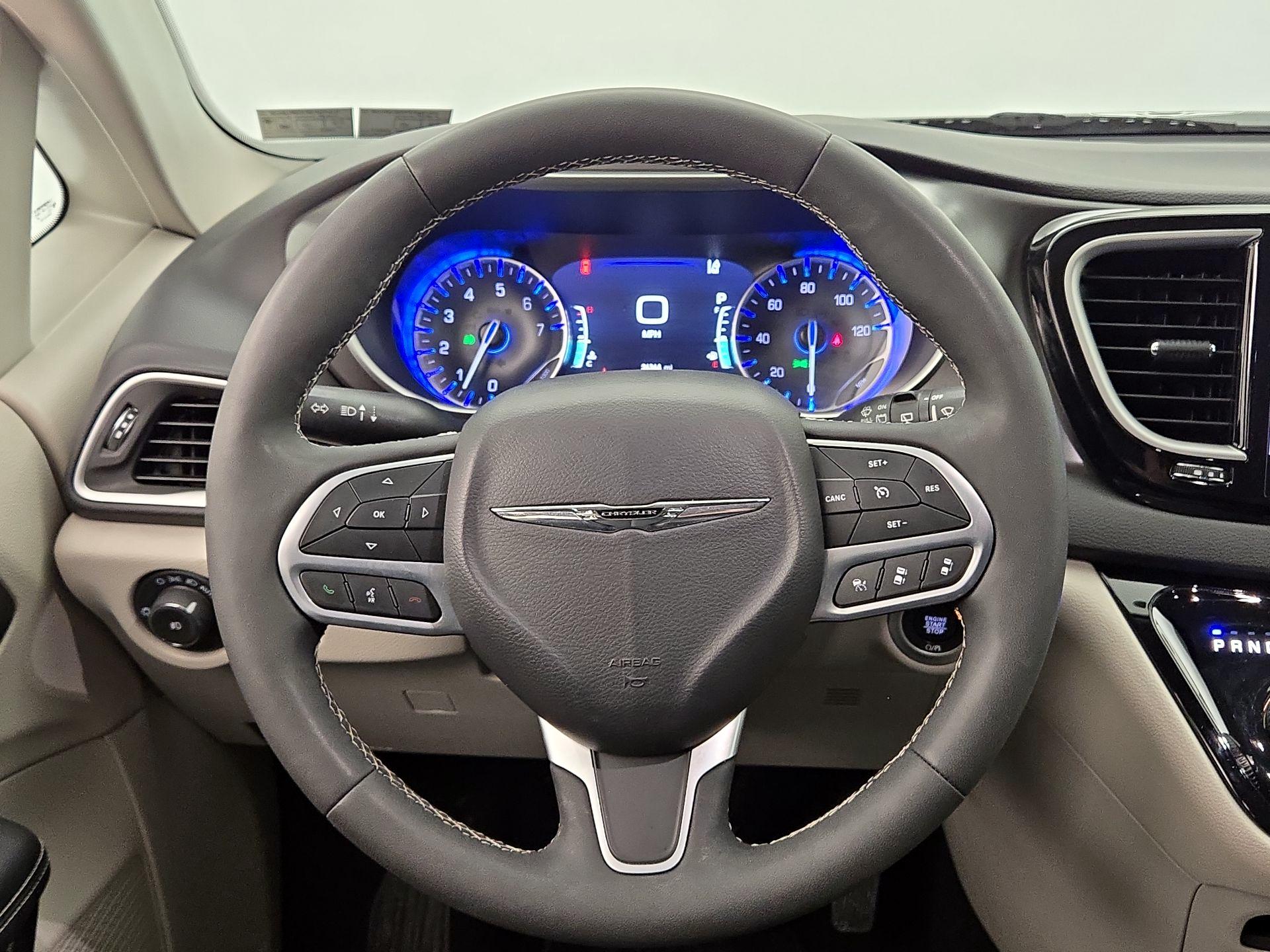 Thumbnail: 2024 Chrysler Pacifica - 10