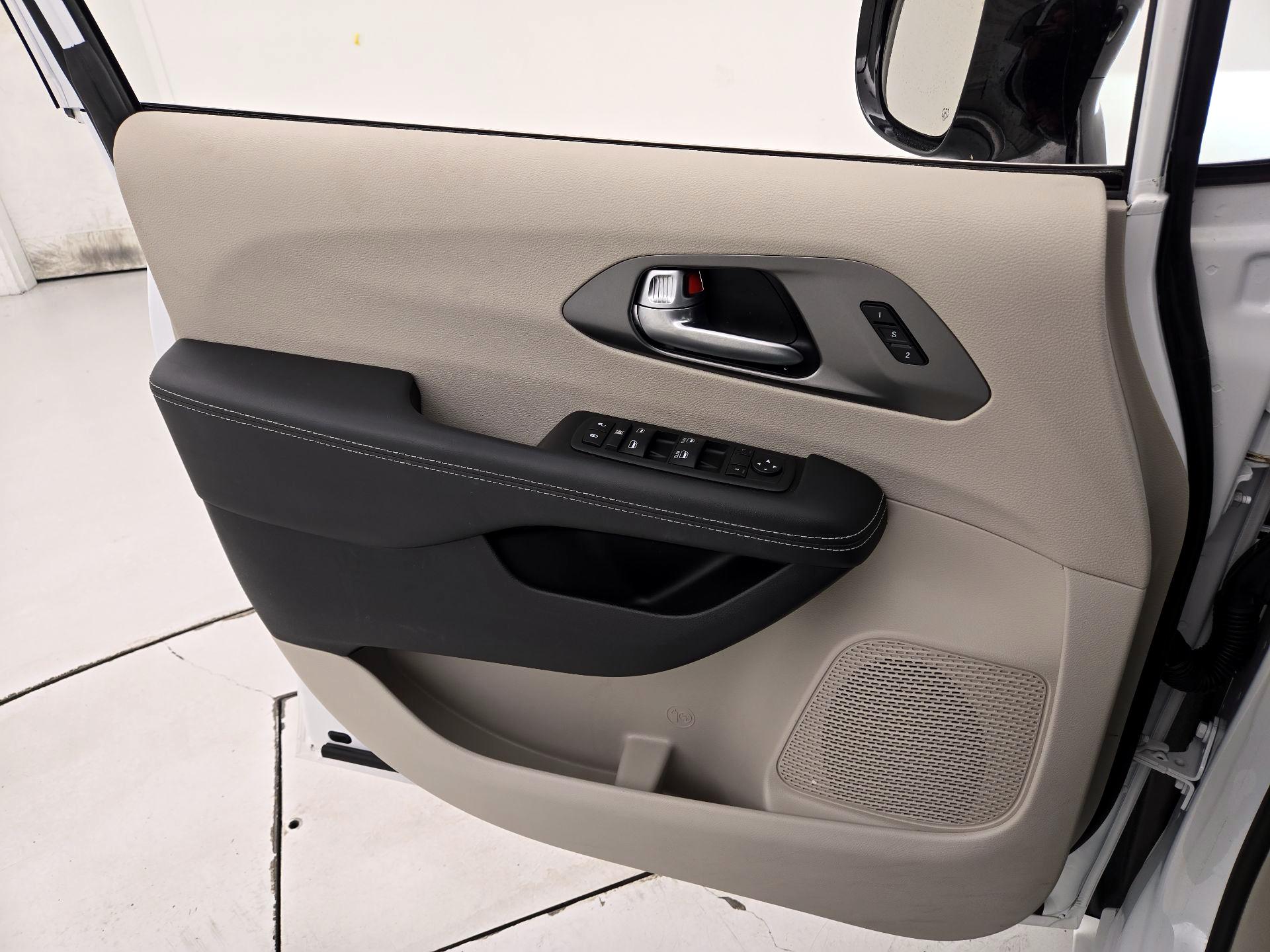 Thumbnail: 2024 Chrysler Pacifica - 12