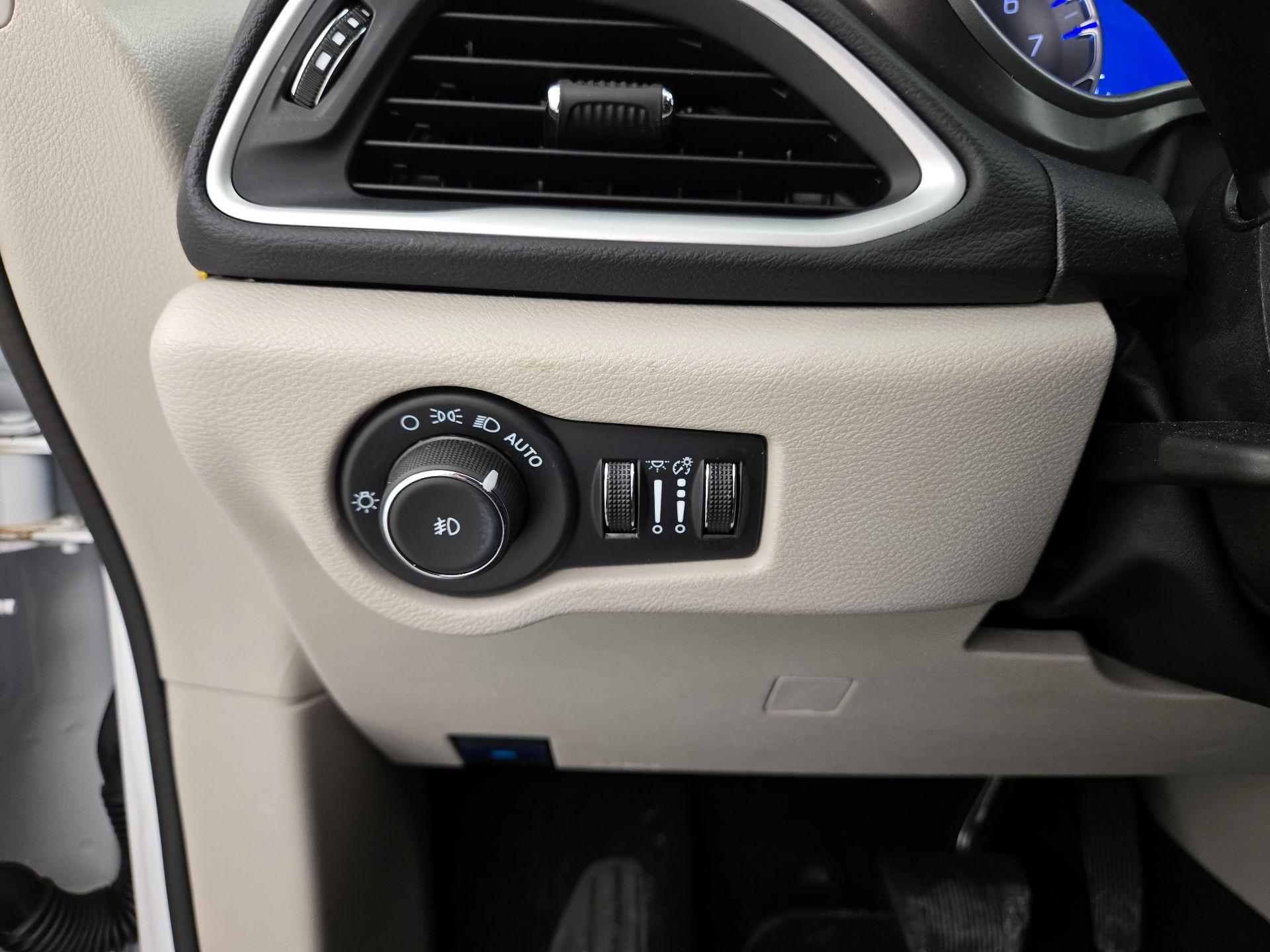 Thumbnail: 2024 Chrysler Pacifica - 13