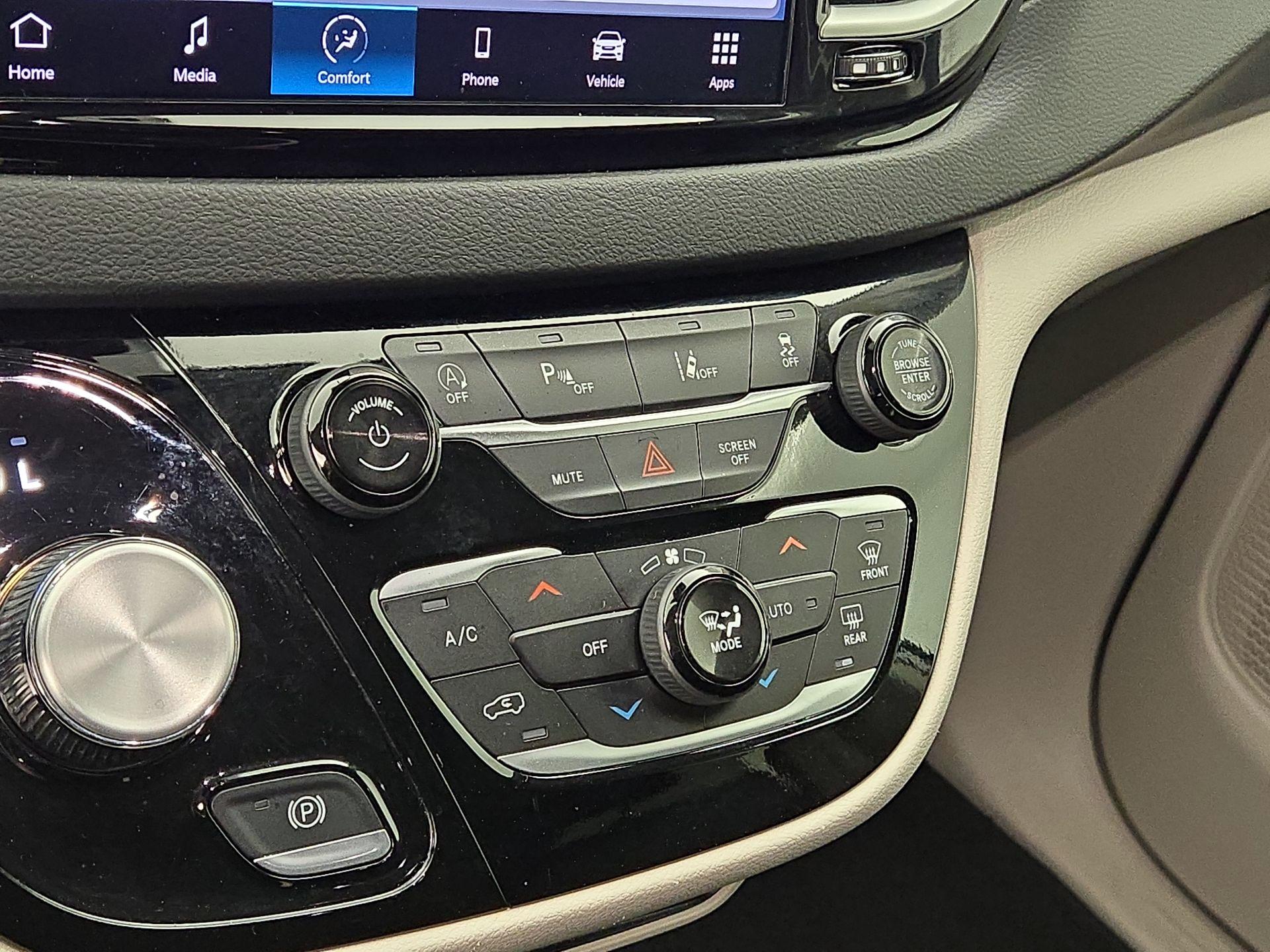 Thumbnail: 2024 Chrysler Pacifica - 16