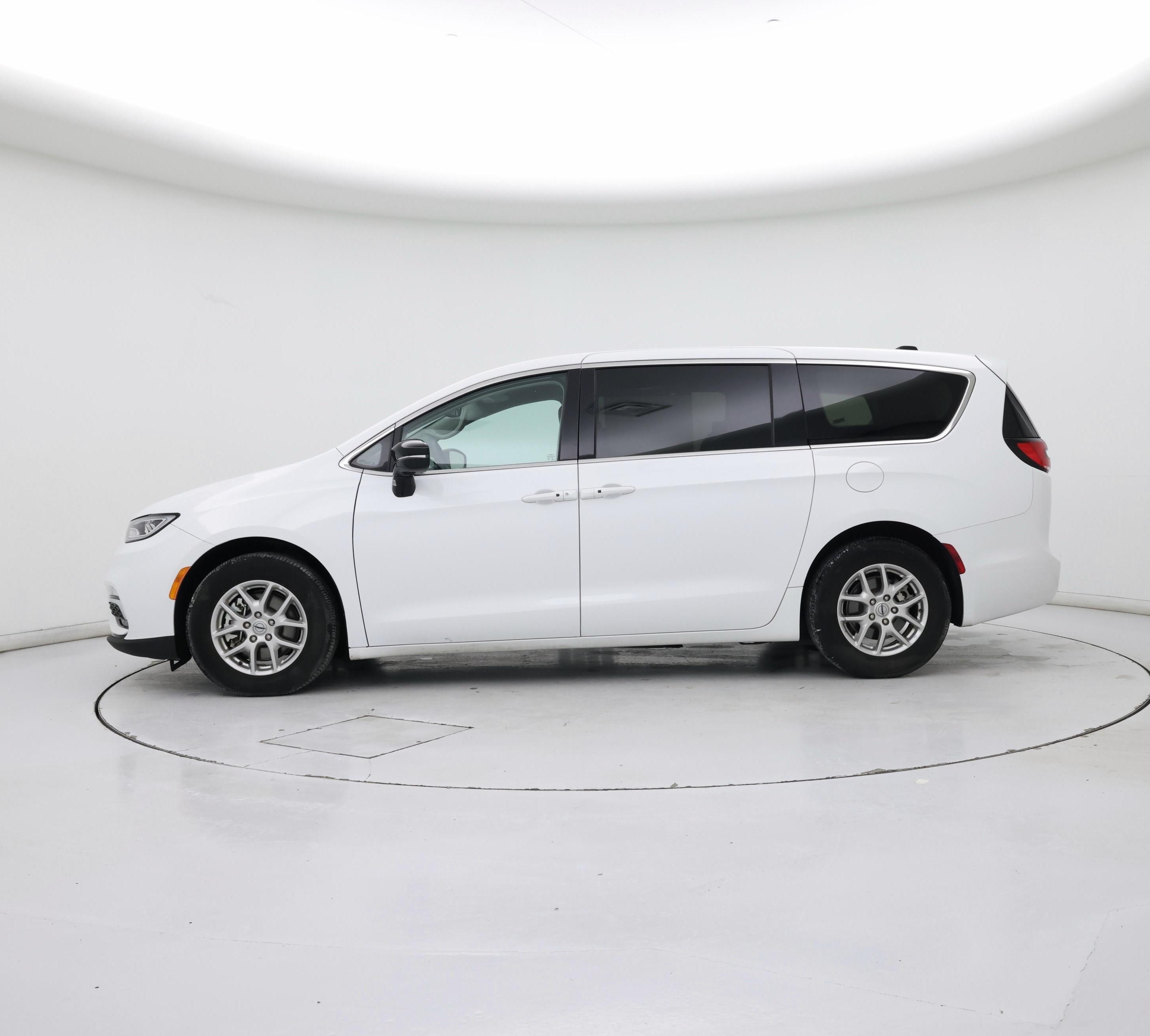 Thumbnail: 2024 Chrysler Pacifica - 3