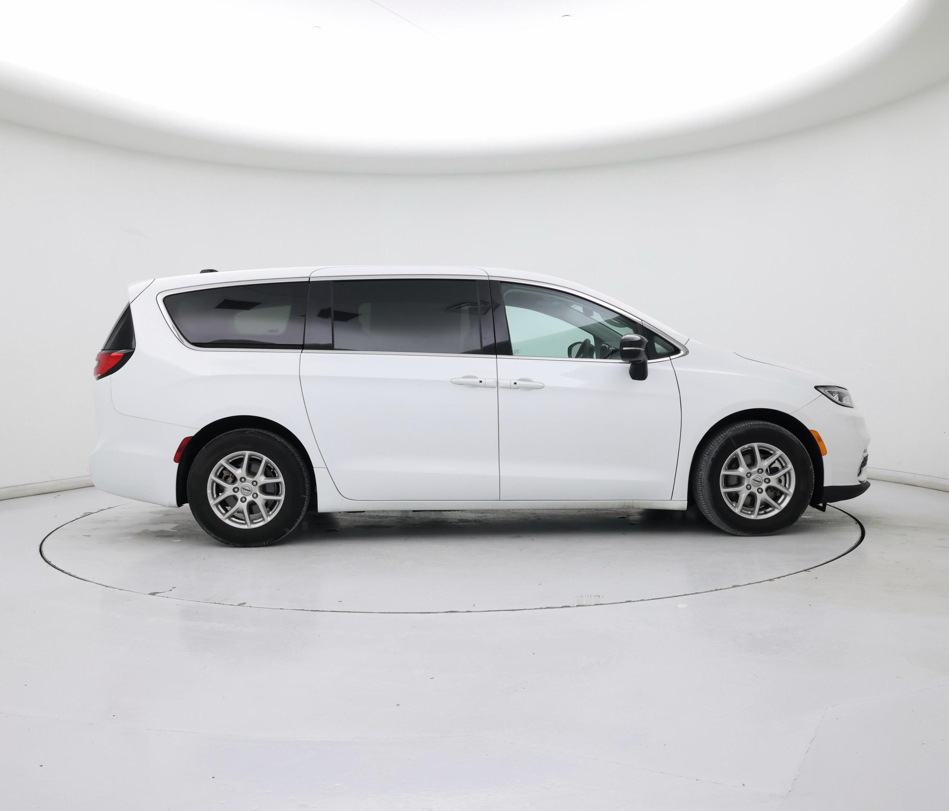 Thumbnail: 2024 Chrysler Pacifica - 7