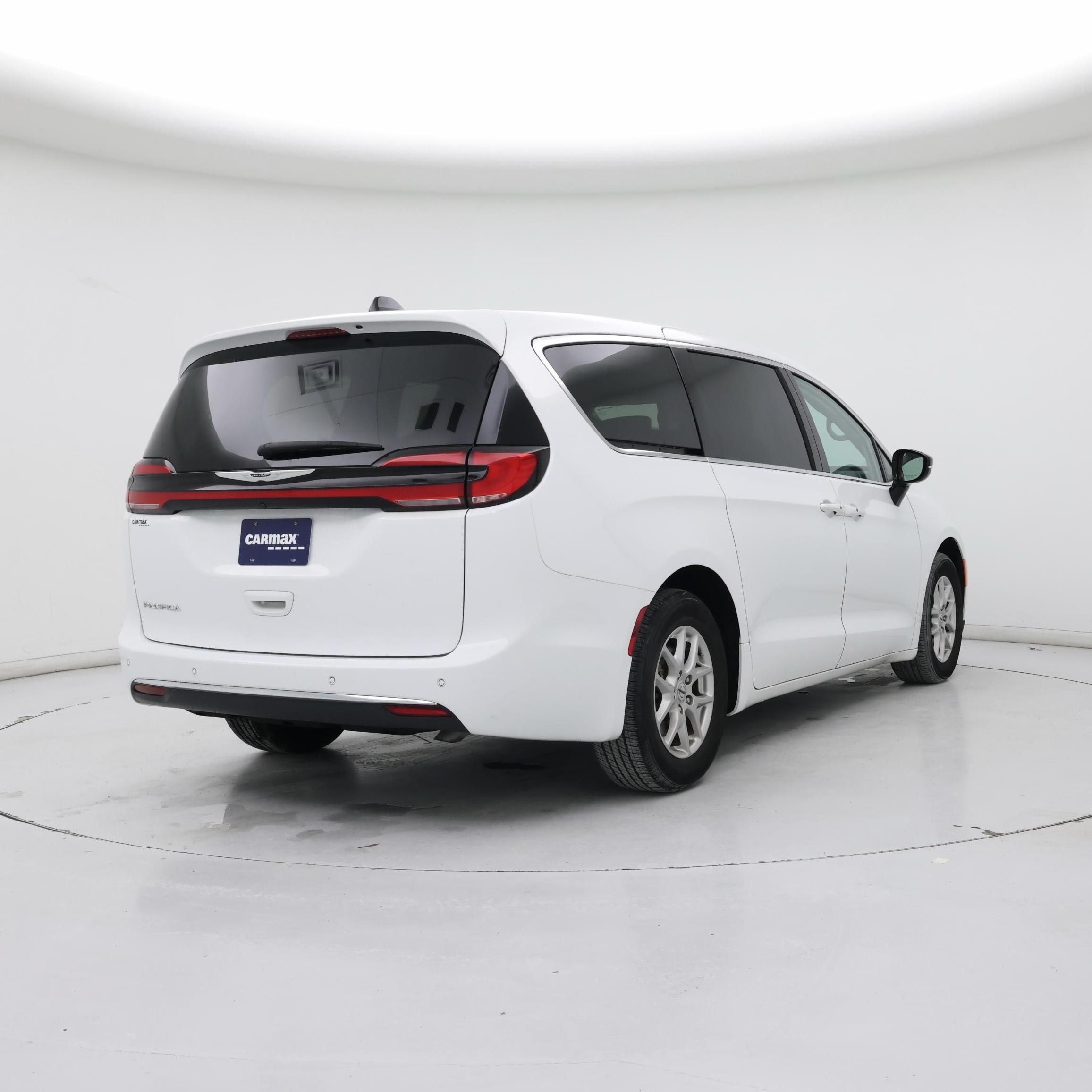 Thumbnail: 2024 Chrysler Pacifica - 8