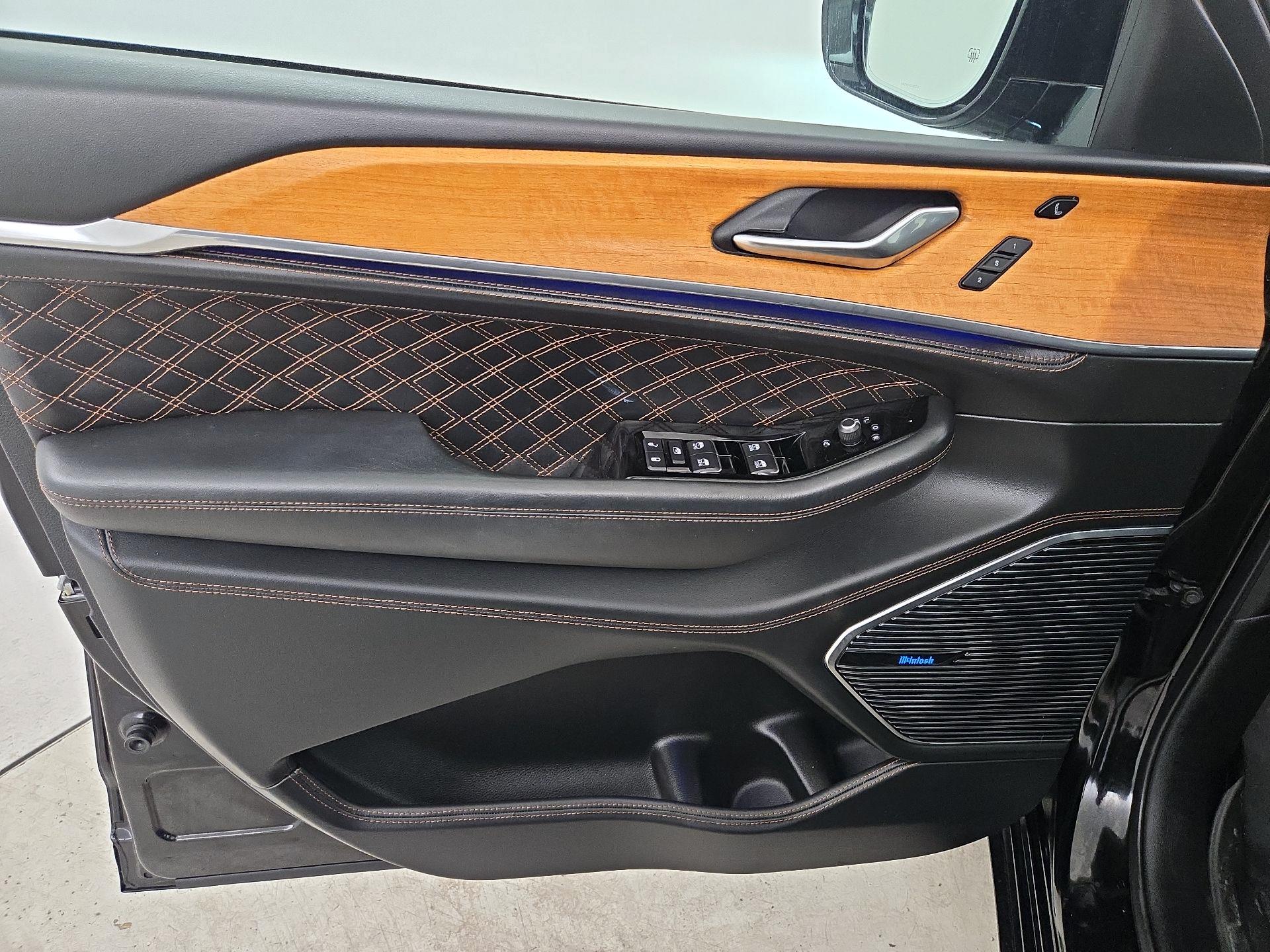 Thumbnail: 2023 Jeep Grand Cherokee L - 12