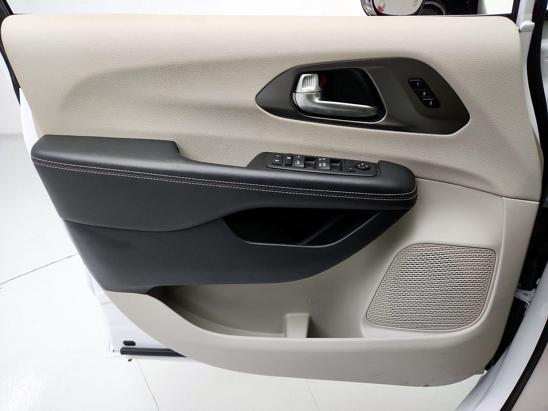 Thumbnail: 2024 Chrysler Pacifica - 12