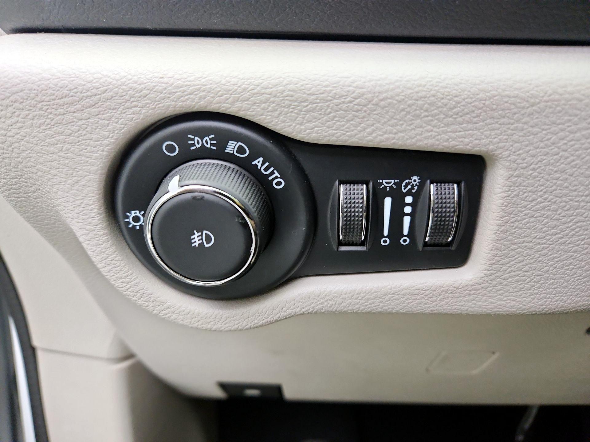 Thumbnail: 2024 Chrysler Pacifica - 13