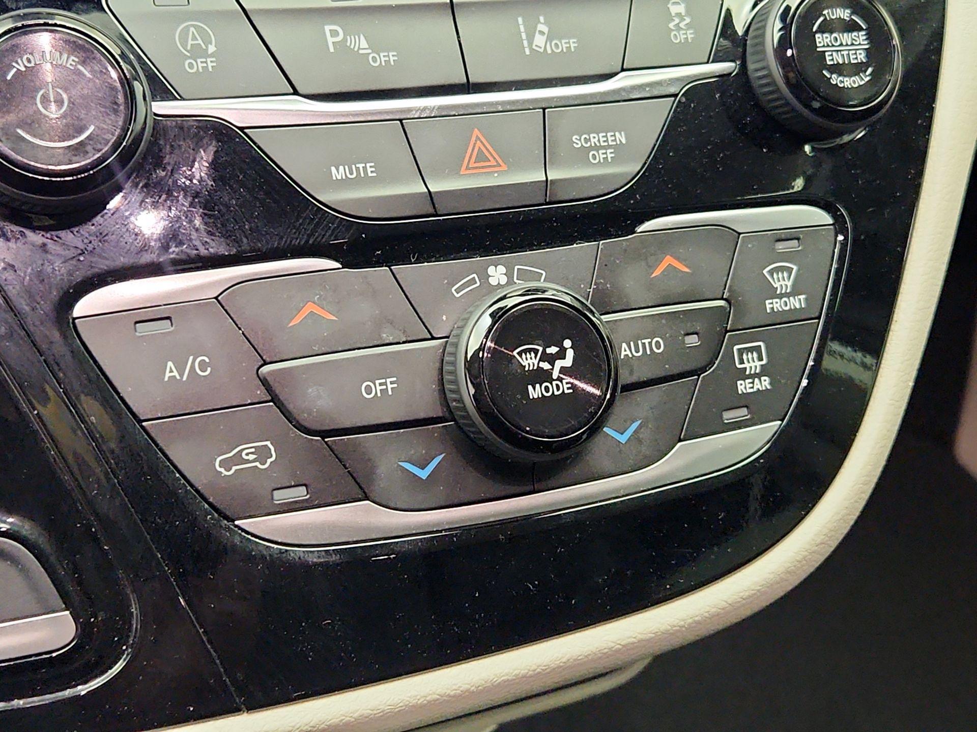 Thumbnail: 2024 Chrysler Pacifica - 16