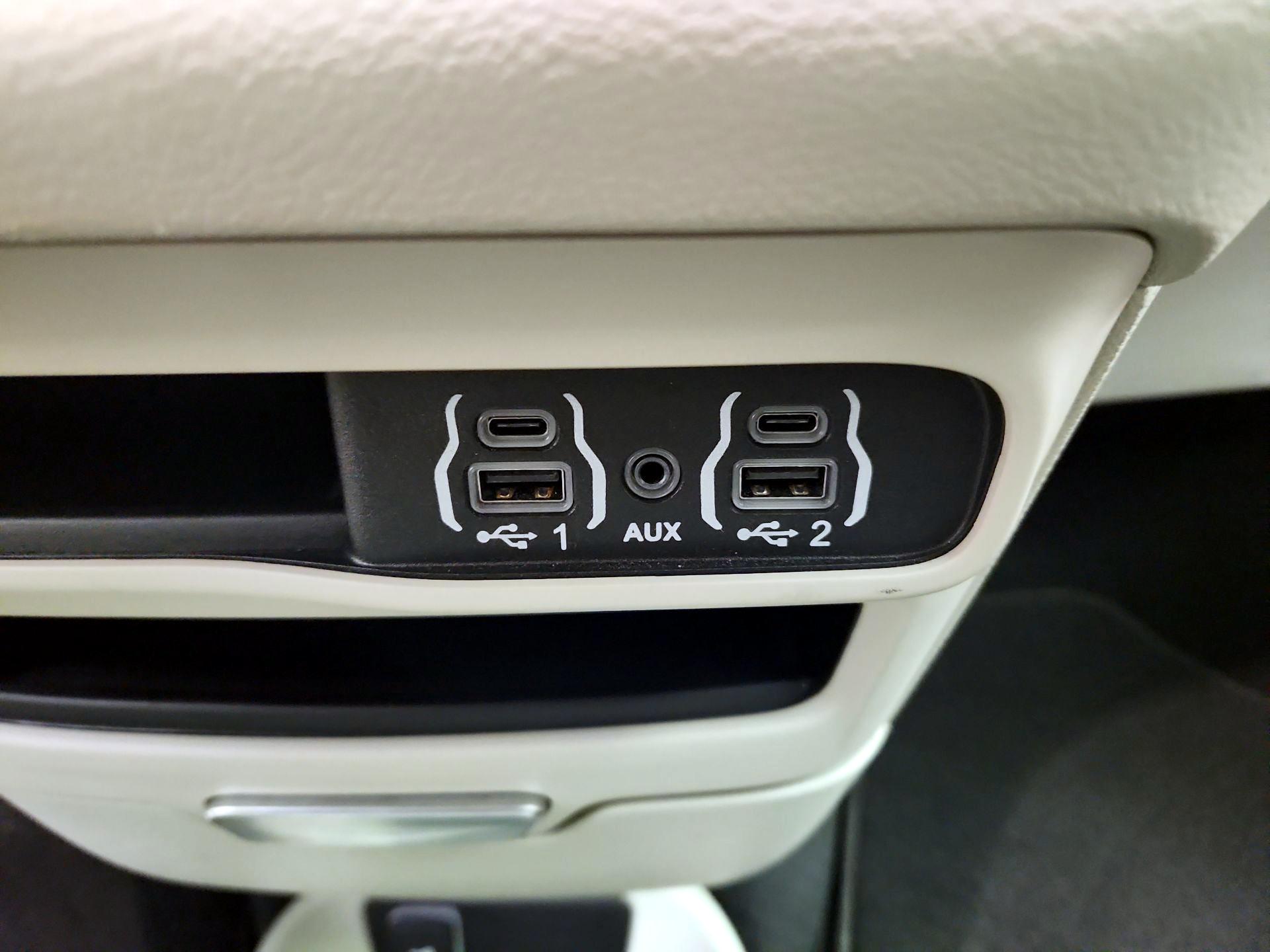 Thumbnail: 2024 Chrysler Pacifica - 18