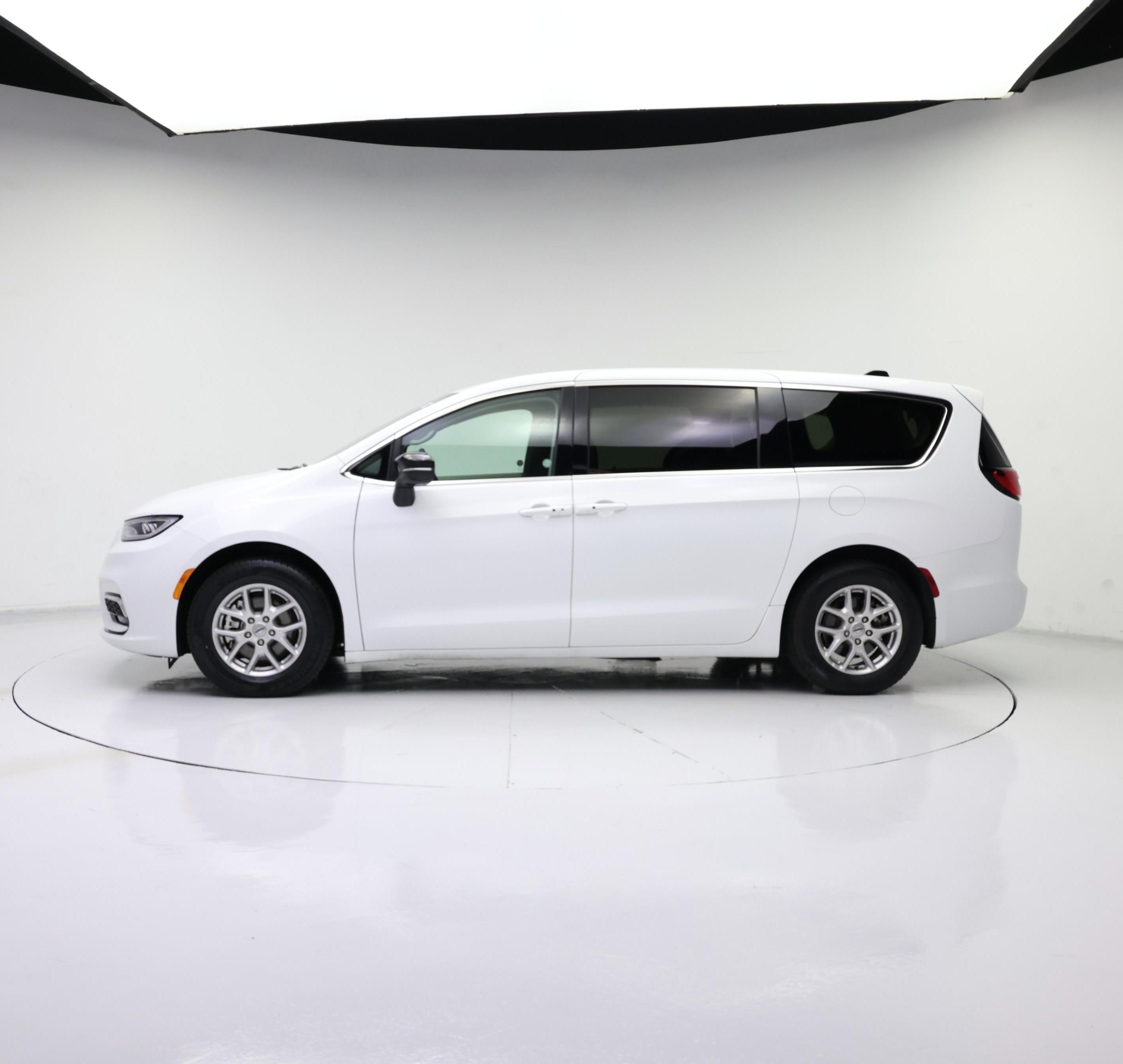 Thumbnail: 2024 Chrysler Pacifica - 3