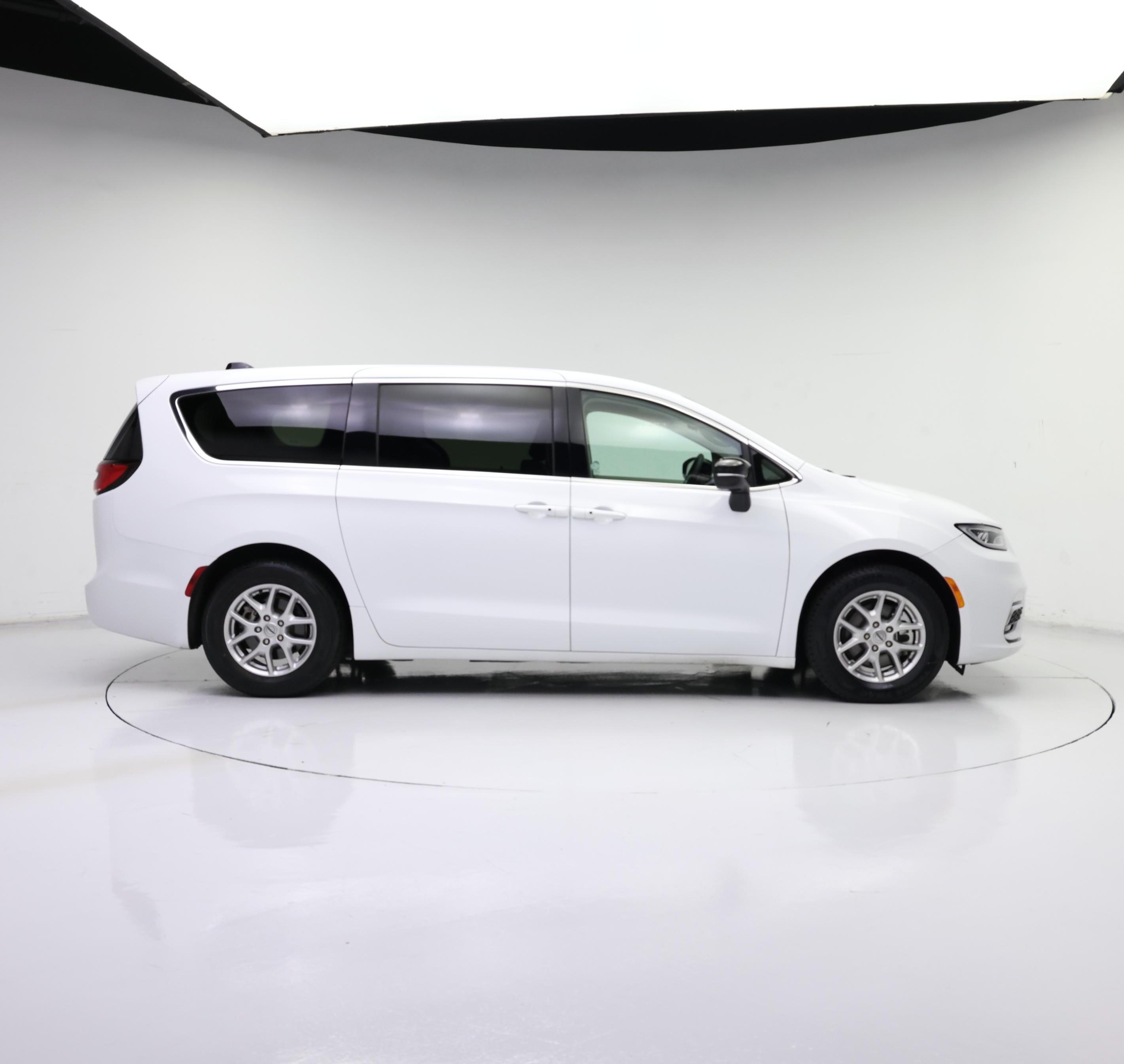 Thumbnail: 2024 Chrysler Pacifica - 7