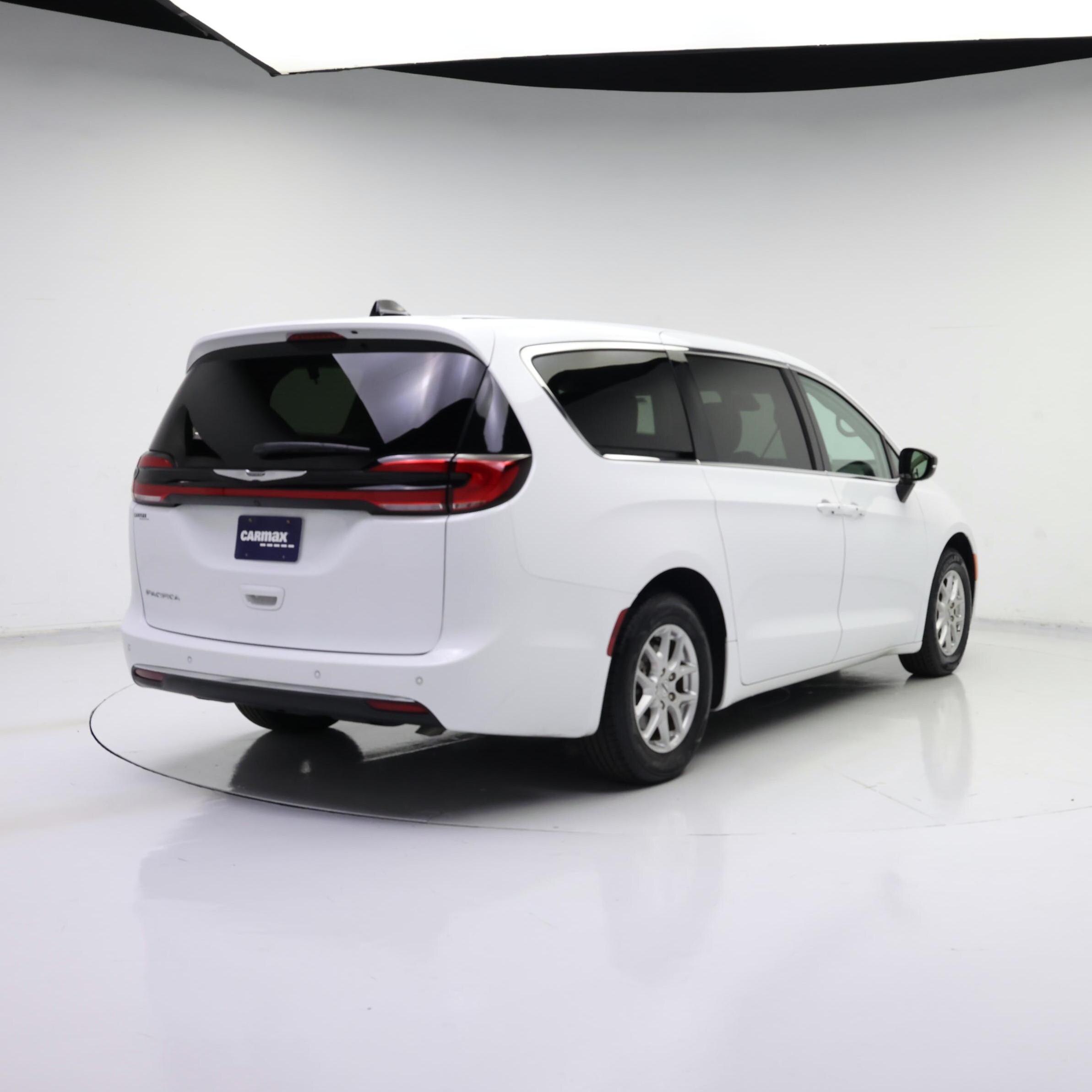 Thumbnail: 2024 Chrysler Pacifica - 8