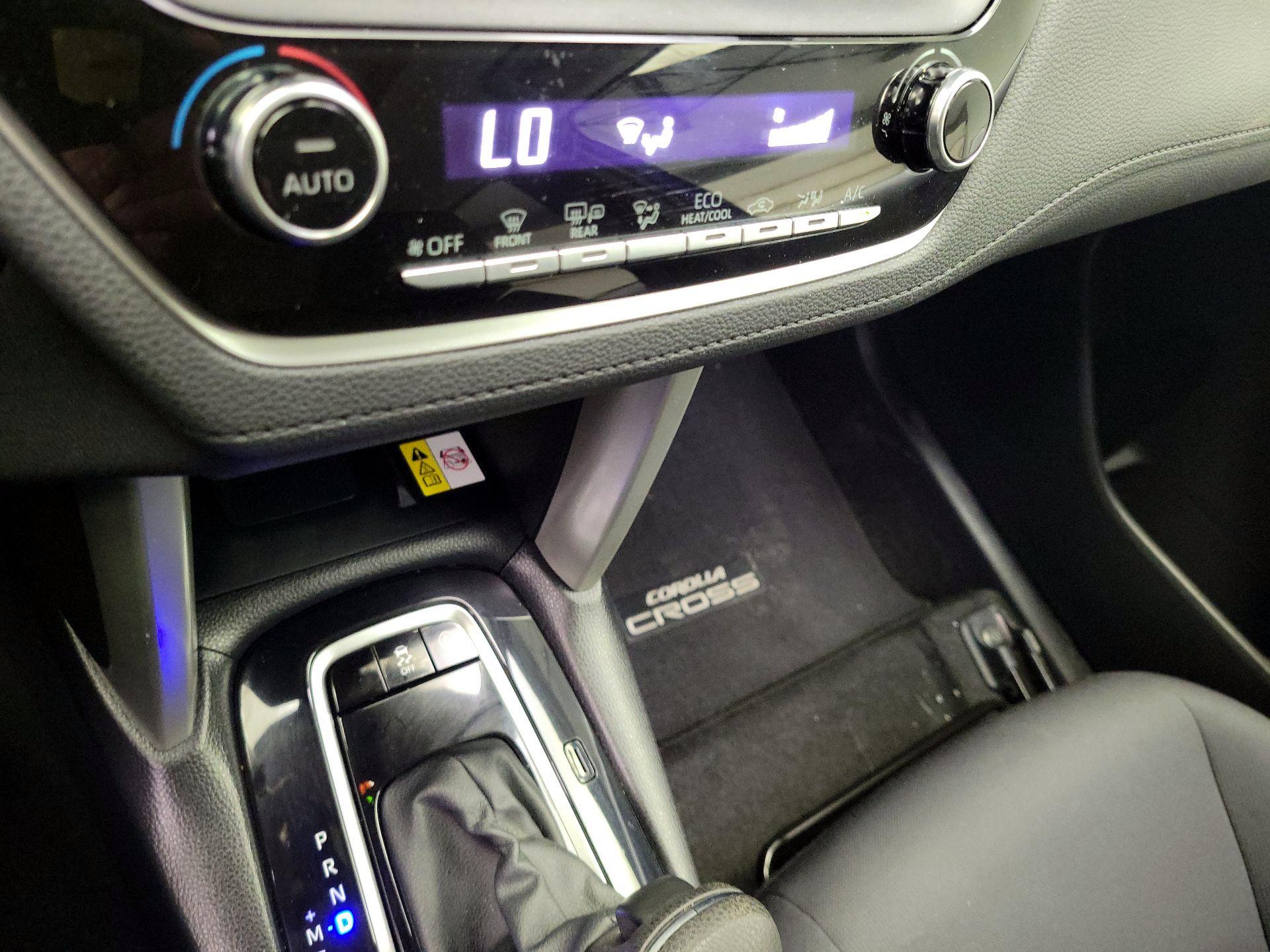 Thumbnail: 2022 Toyota Corolla Cross - 16