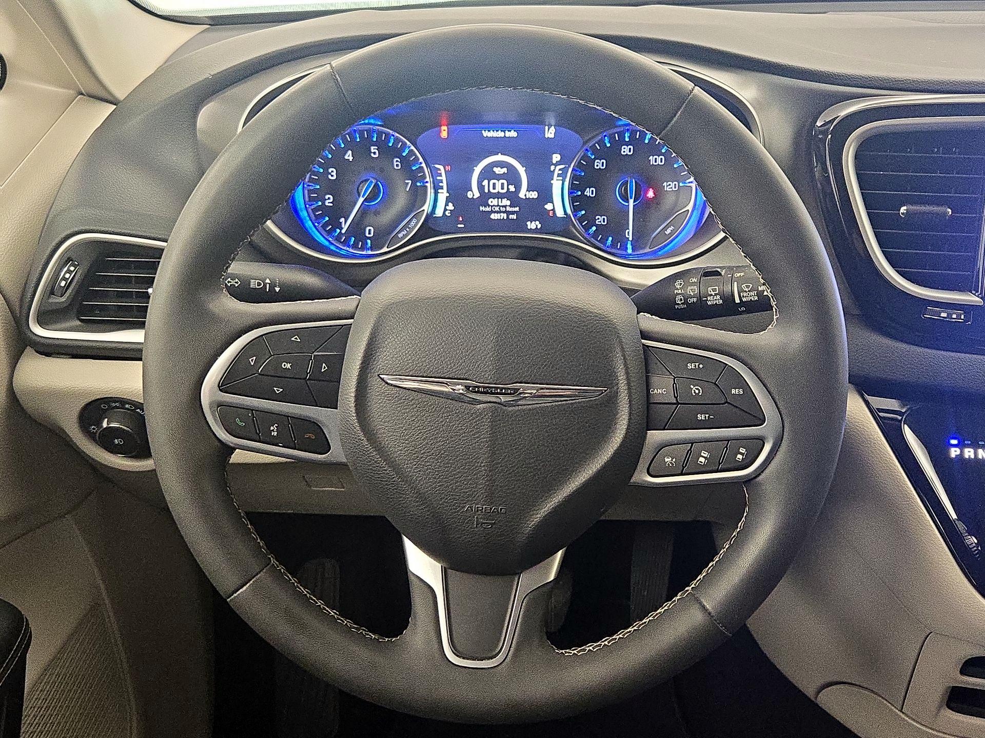 Thumbnail: 2023 Chrysler Pacifica - 10