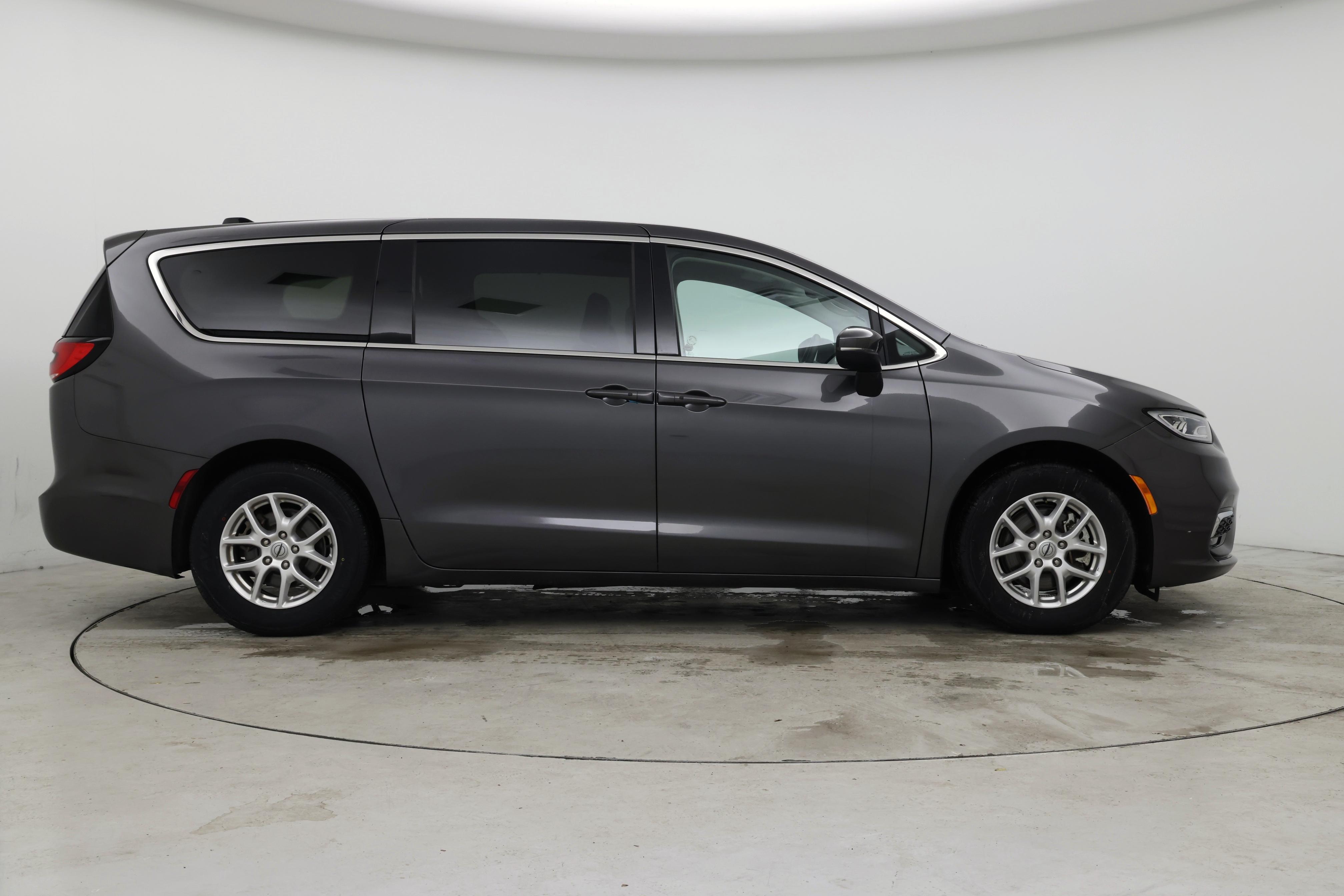 Thumbnail: 2023 Chrysler Pacifica - 7