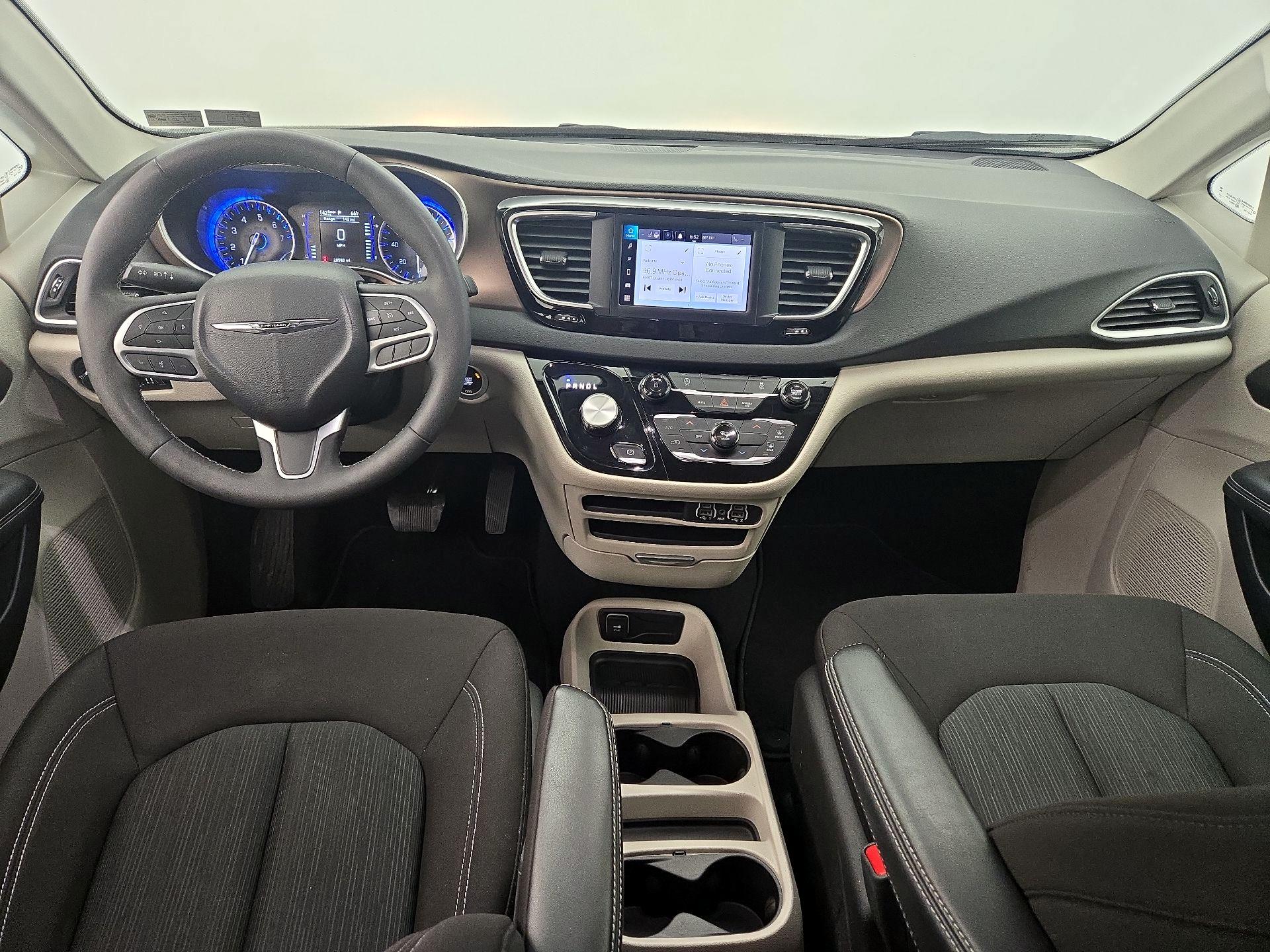 Thumbnail: 2024 Chrysler Voyager - 9