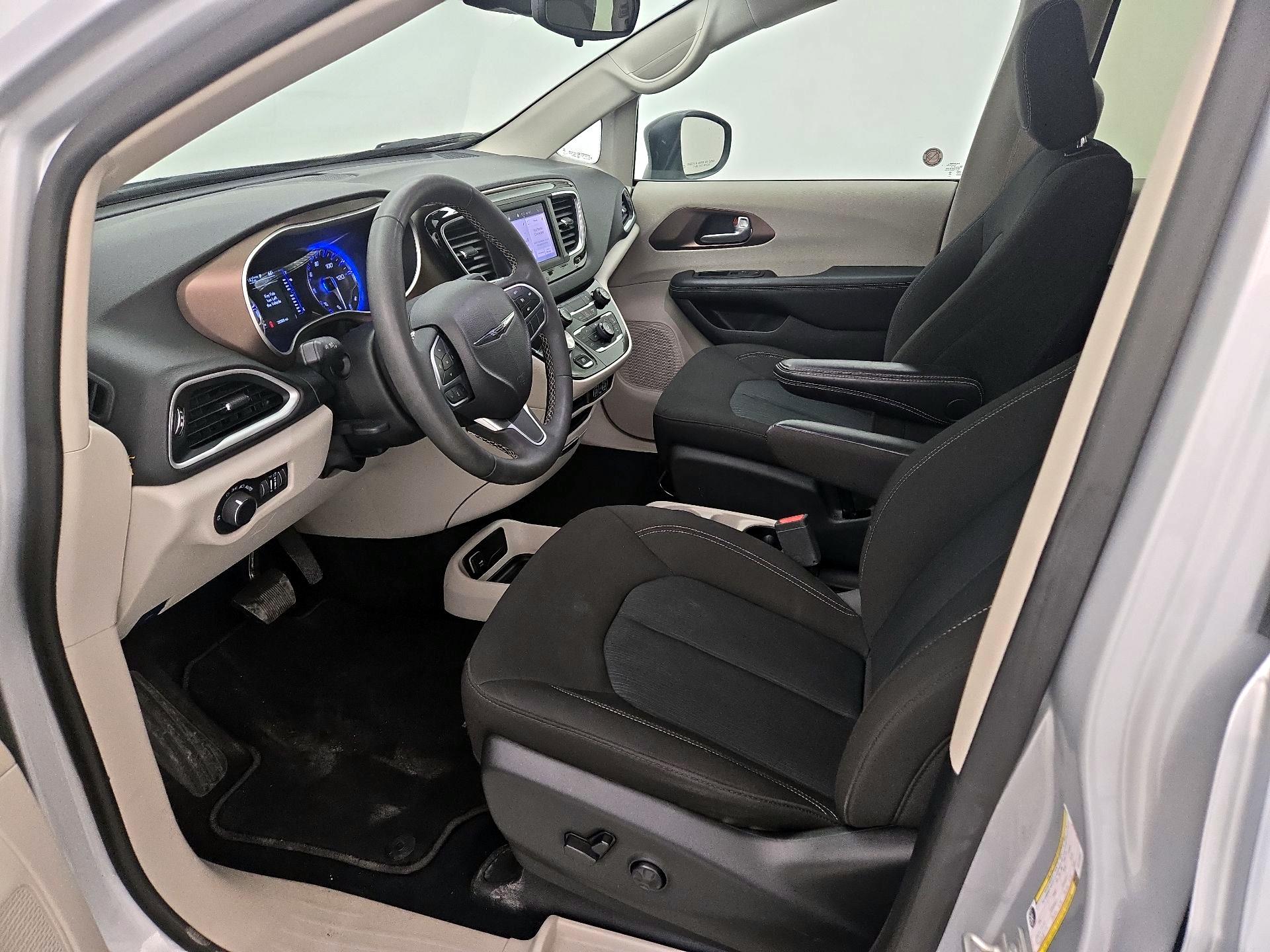 Thumbnail: 2024 Chrysler Voyager - 11