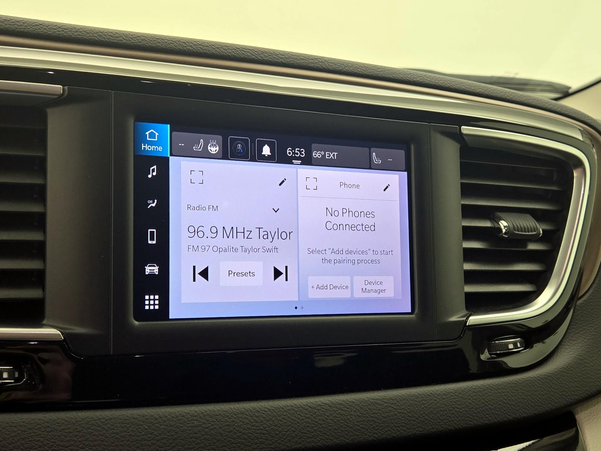 Thumbnail: 2024 Chrysler Voyager - 15