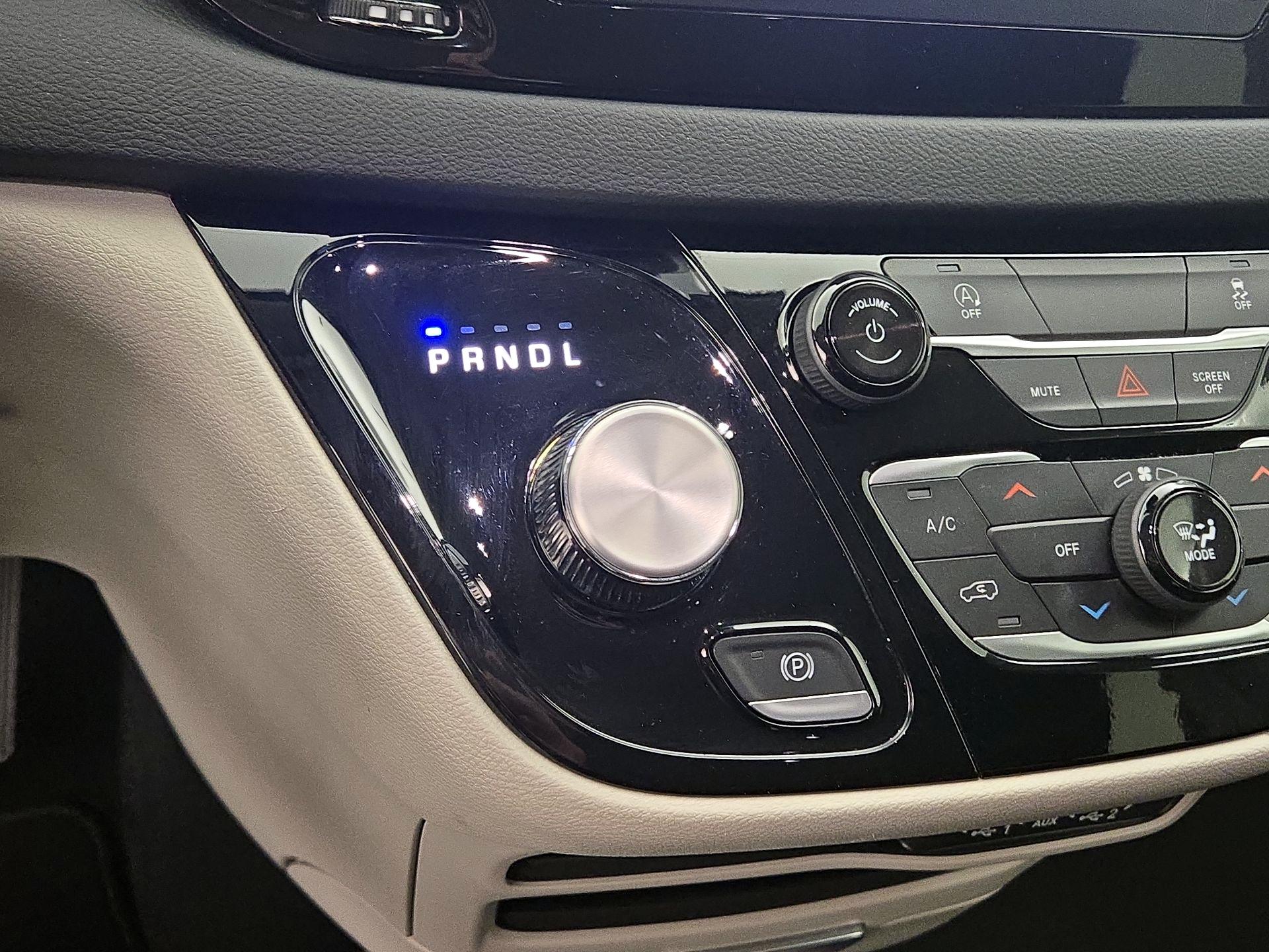 Thumbnail: 2024 Chrysler Voyager - 17