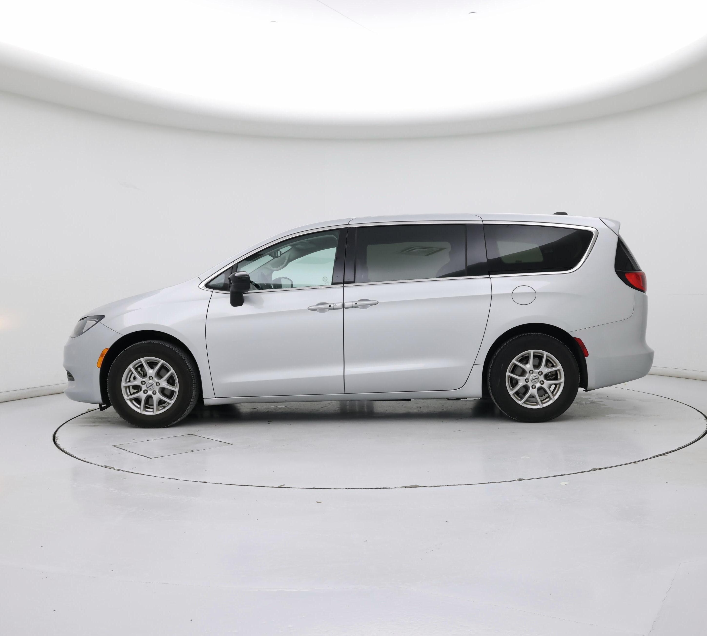 Thumbnail: 2024 Chrysler Voyager - 3