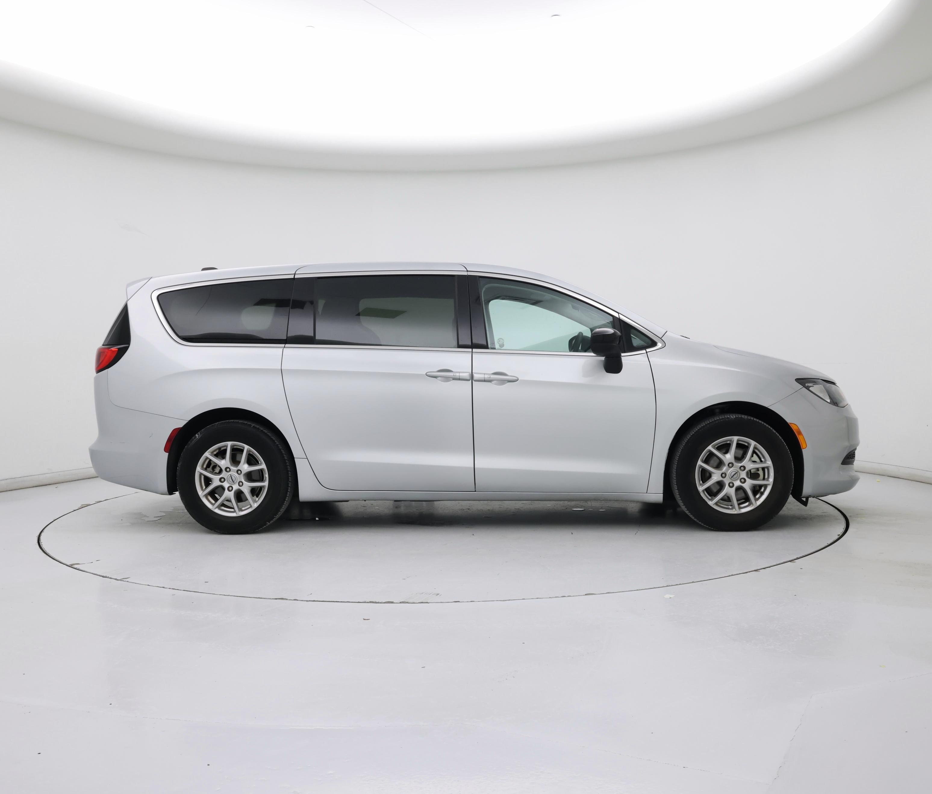 Thumbnail: 2024 Chrysler Voyager - 7