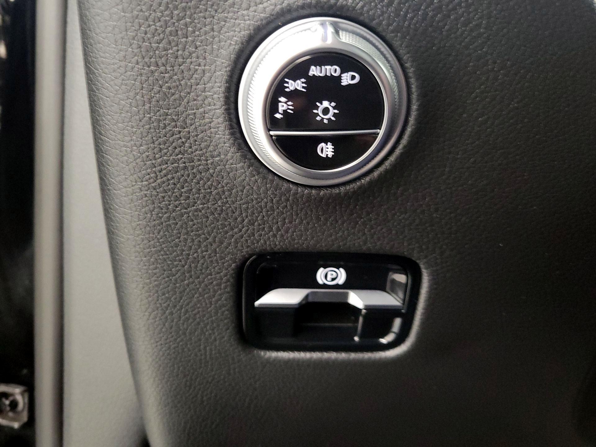 Thumbnail: 2024 Mercedes-Benz GLC - 13