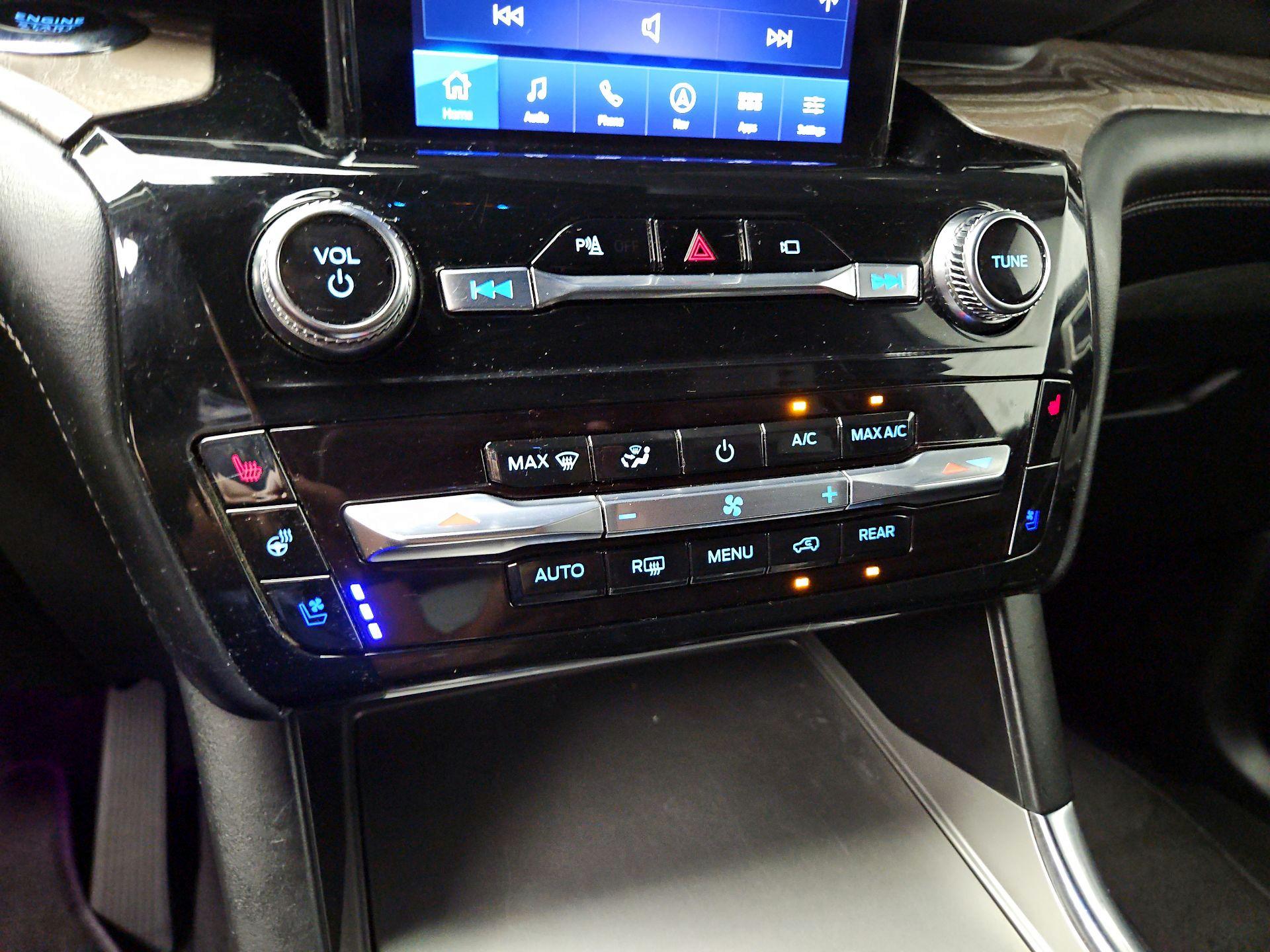 Thumbnail: 2022 Ford Explorer - 17