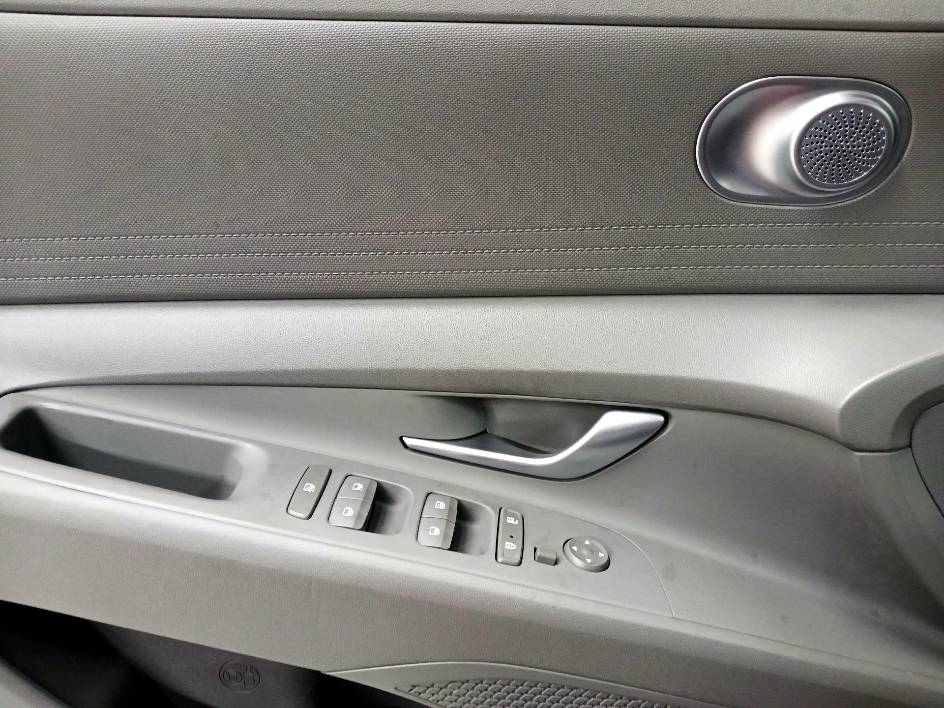 Thumbnail: 2023 Hyundai Elantra - 10