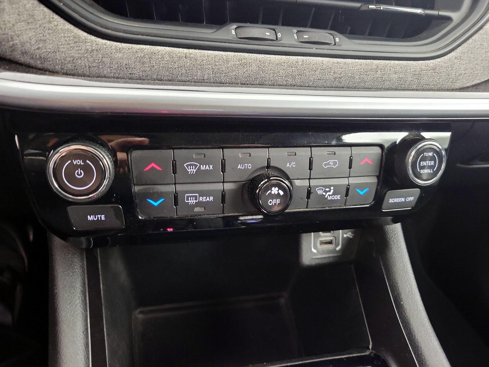 Thumbnail: 2022 Jeep Compass - 16