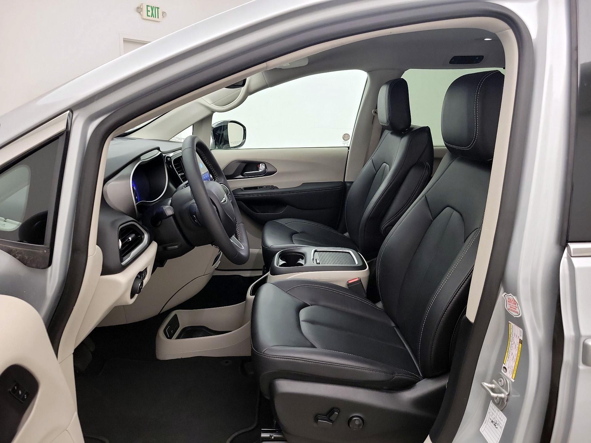 Thumbnail: 2024 Chrysler Pacifica - 11