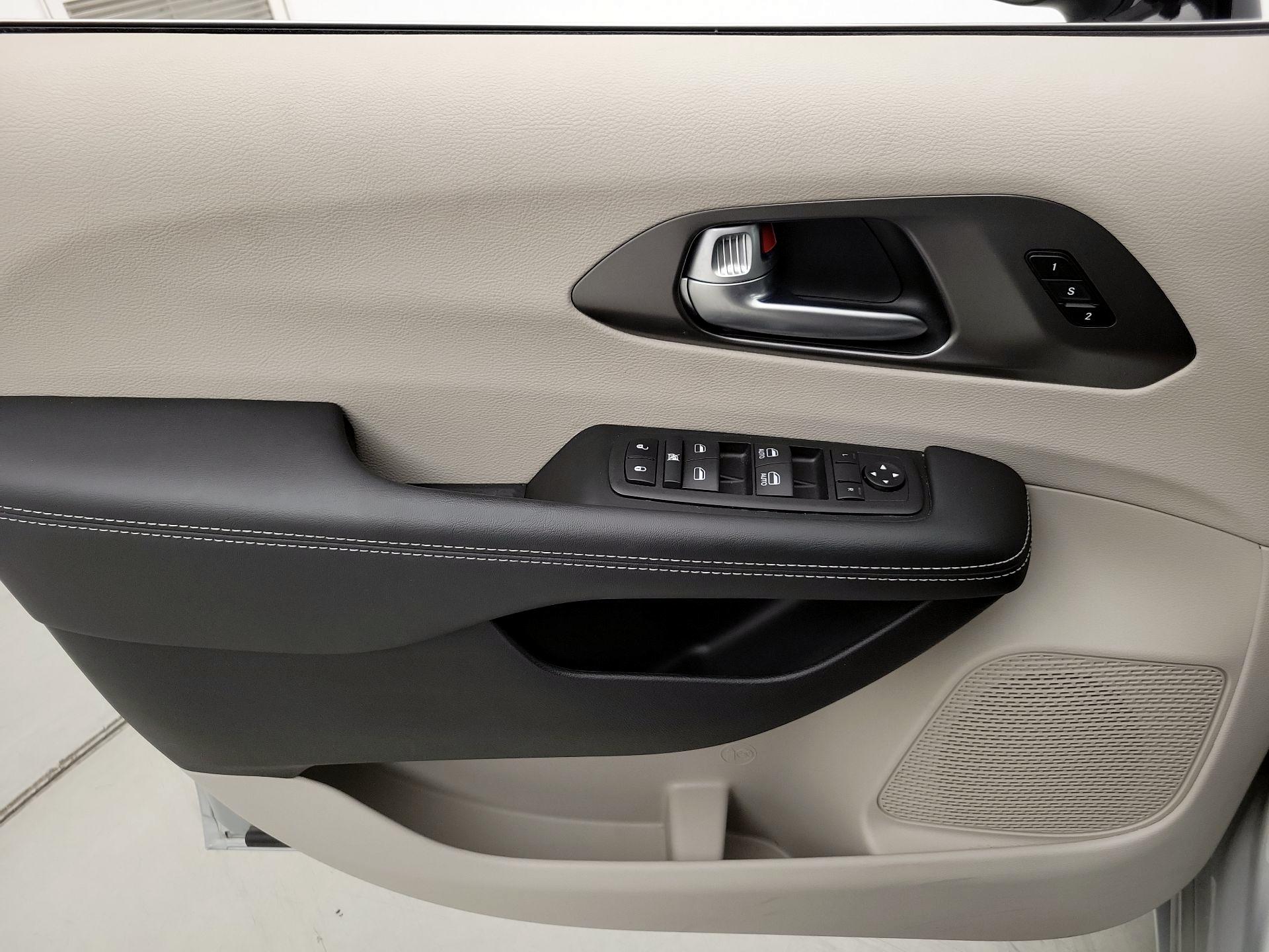 Thumbnail: 2024 Chrysler Pacifica - 12