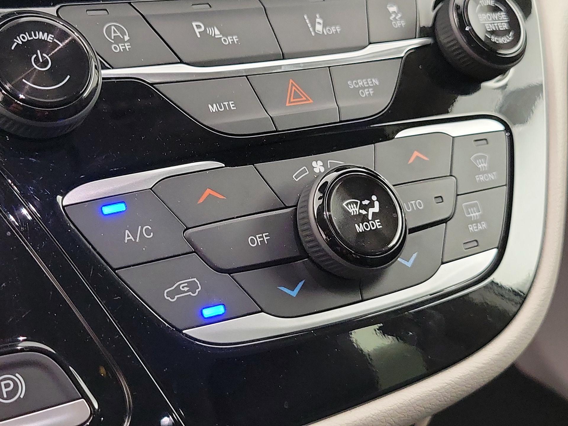 Thumbnail: 2024 Chrysler Pacifica - 16