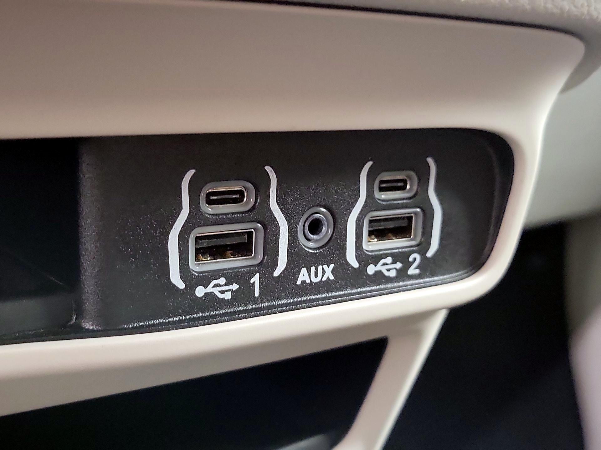 Thumbnail: 2024 Chrysler Pacifica - 18