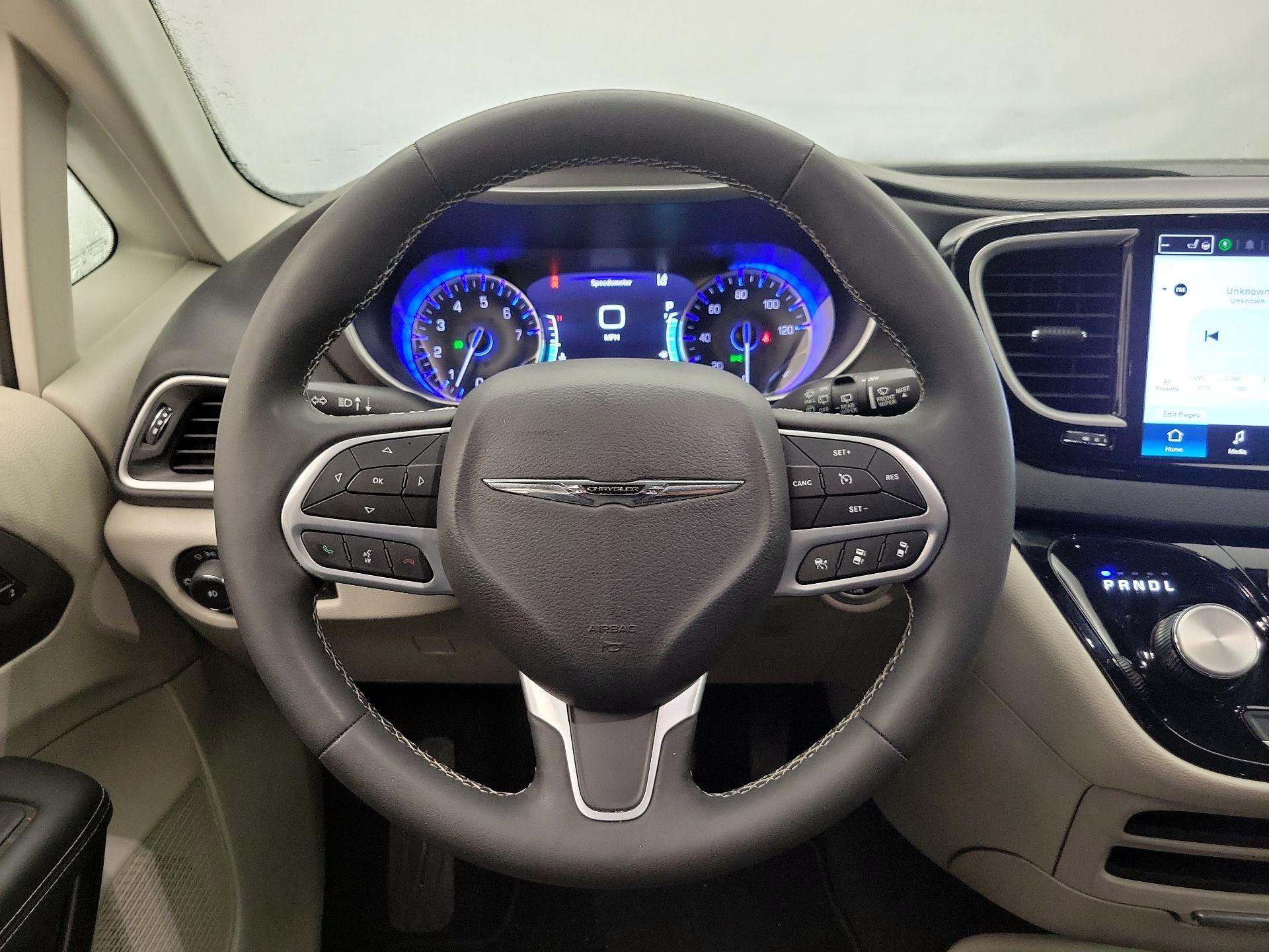 Thumbnail: 2024 Chrysler Pacifica - 10