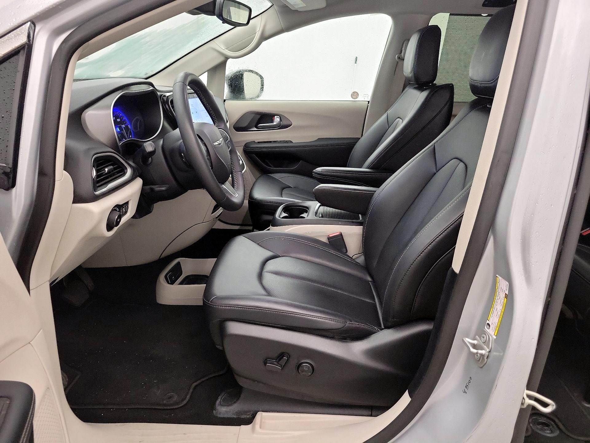 Thumbnail: 2024 Chrysler Pacifica - 11