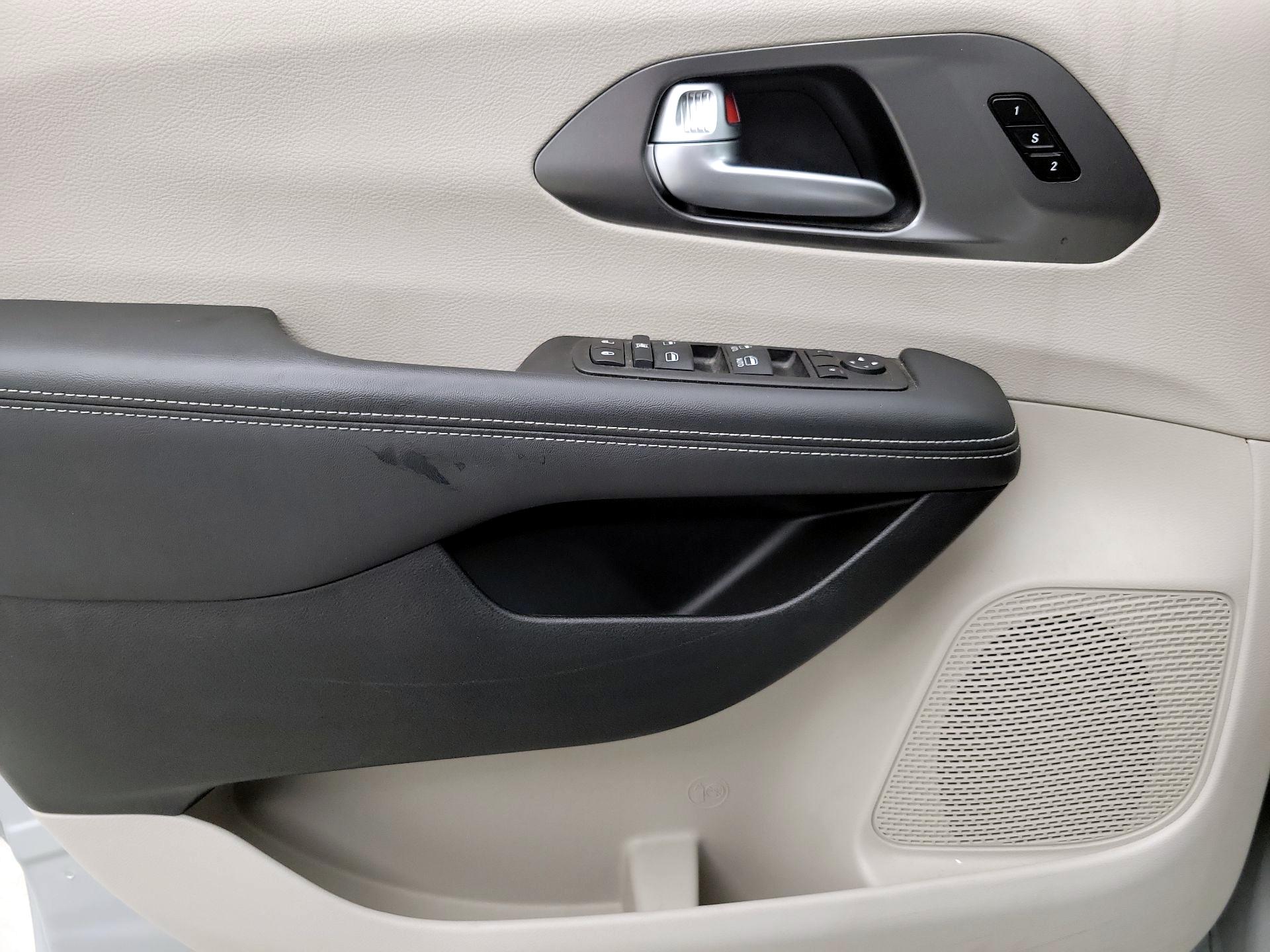 Thumbnail: 2024 Chrysler Pacifica - 12